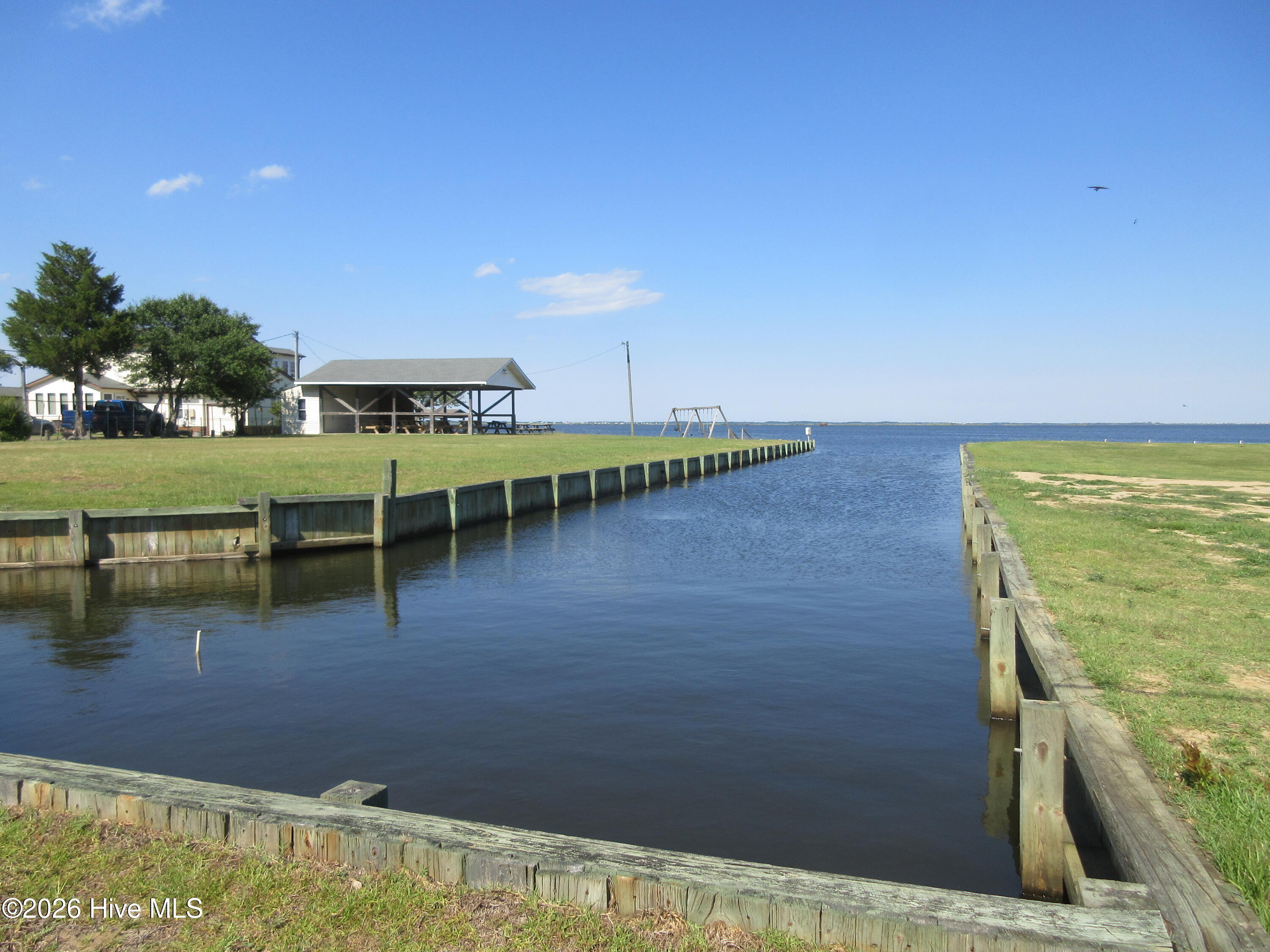 SOUND FRONT PARKE CANAL / BOAT RAMP