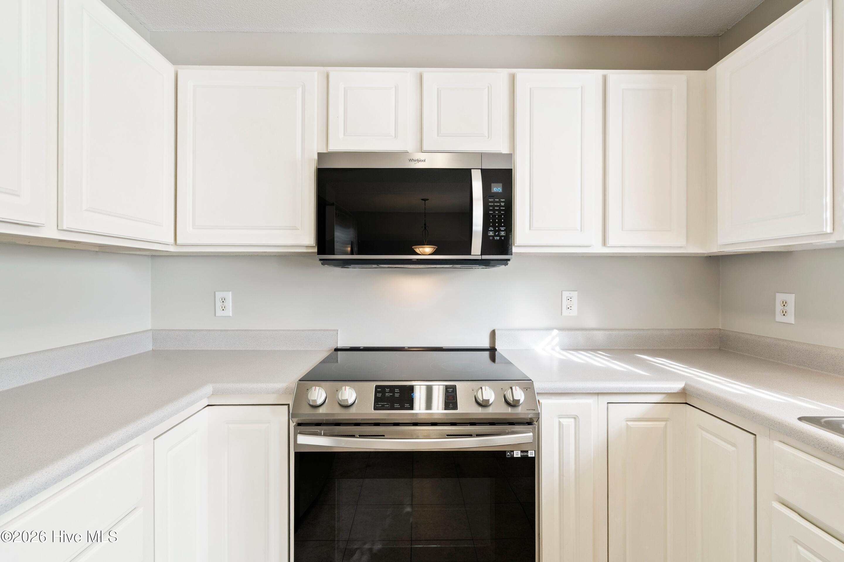 100547828 | Photo 11