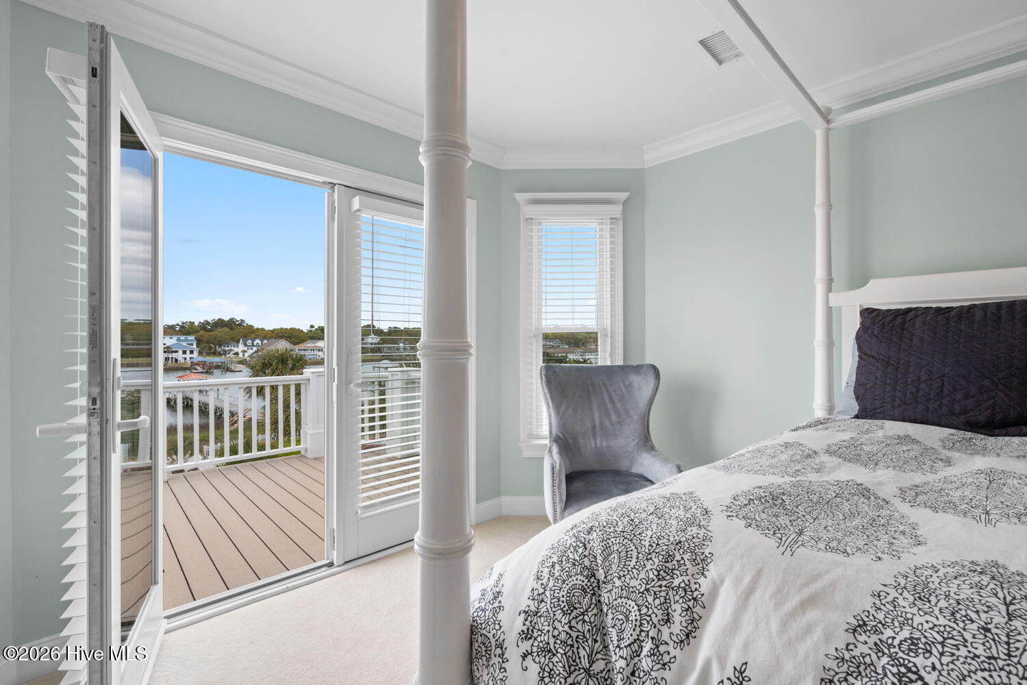 100566570 | Photo 40