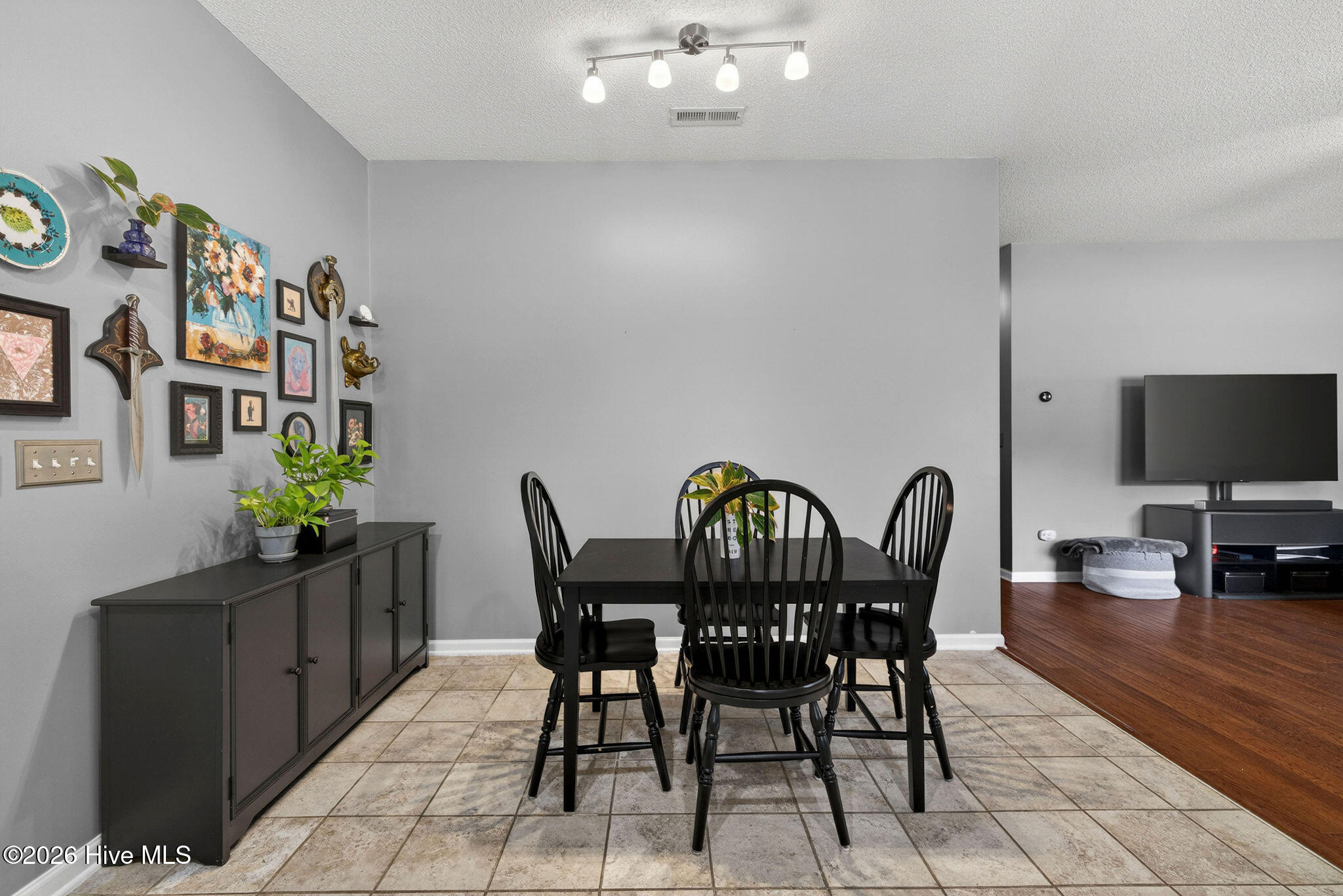 100566327 | Photo 12