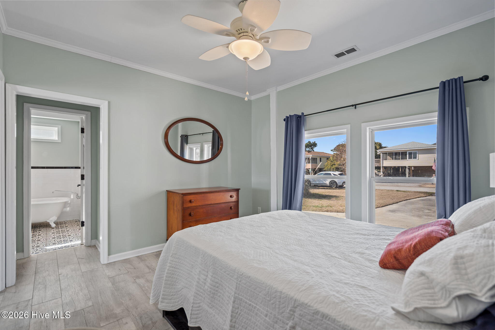 100545897 | Photo 23