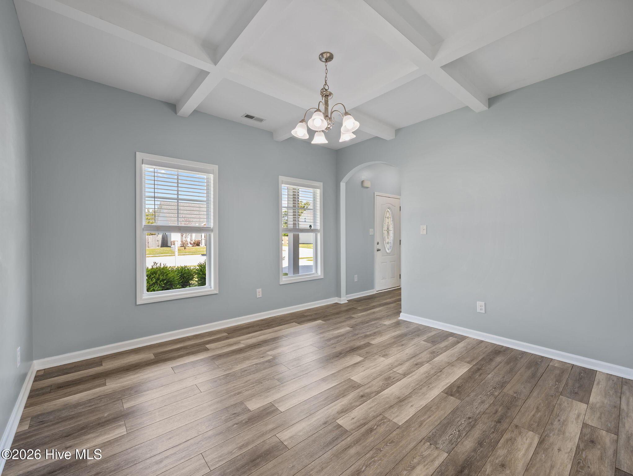 100568033 | Photo 11