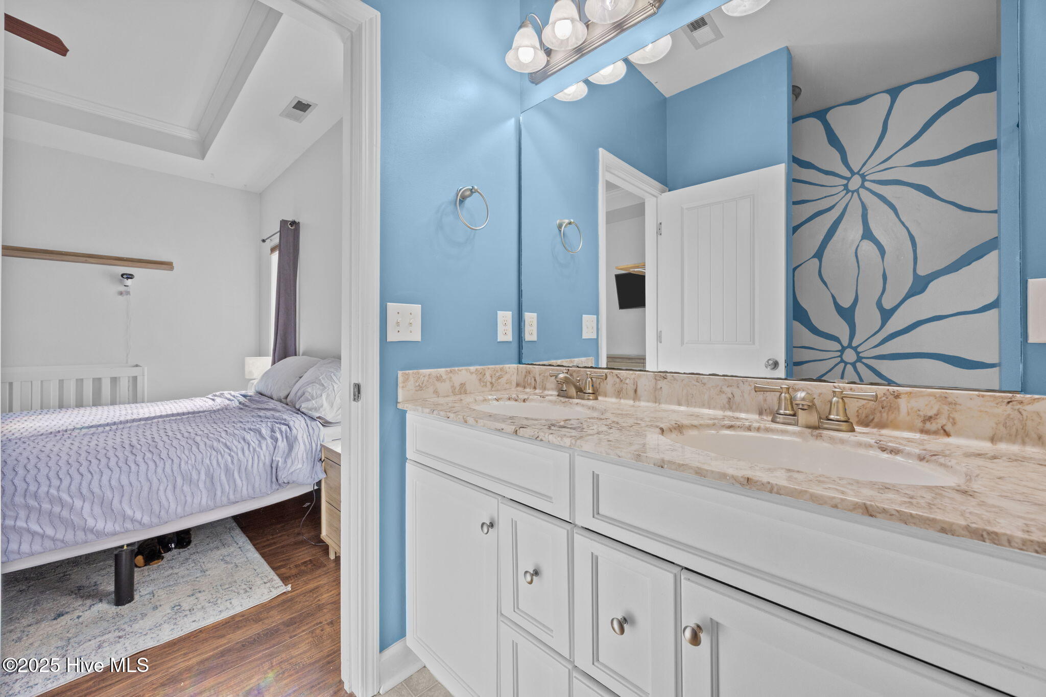 100535331 | Photo 25