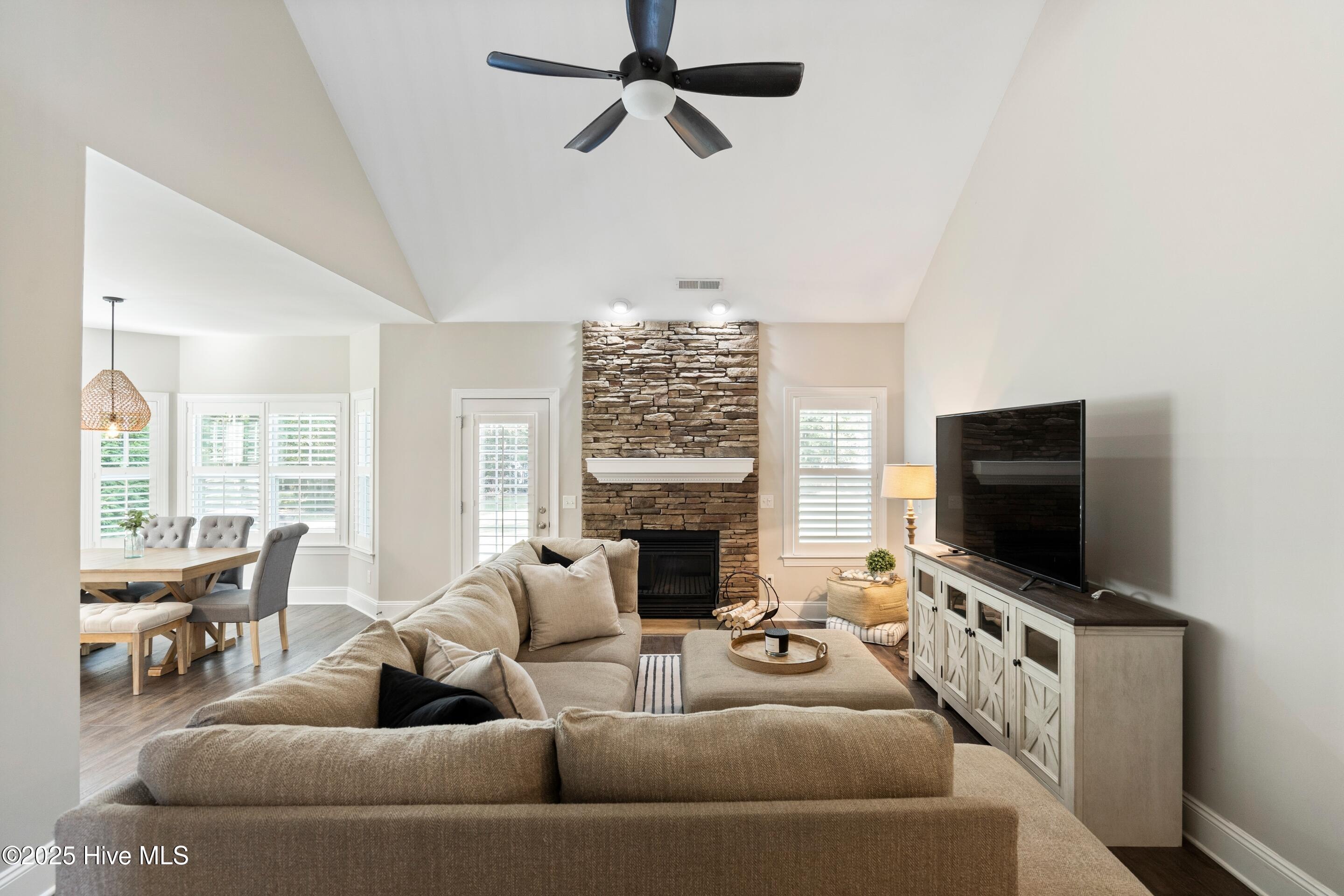 100529495 | Photo 21