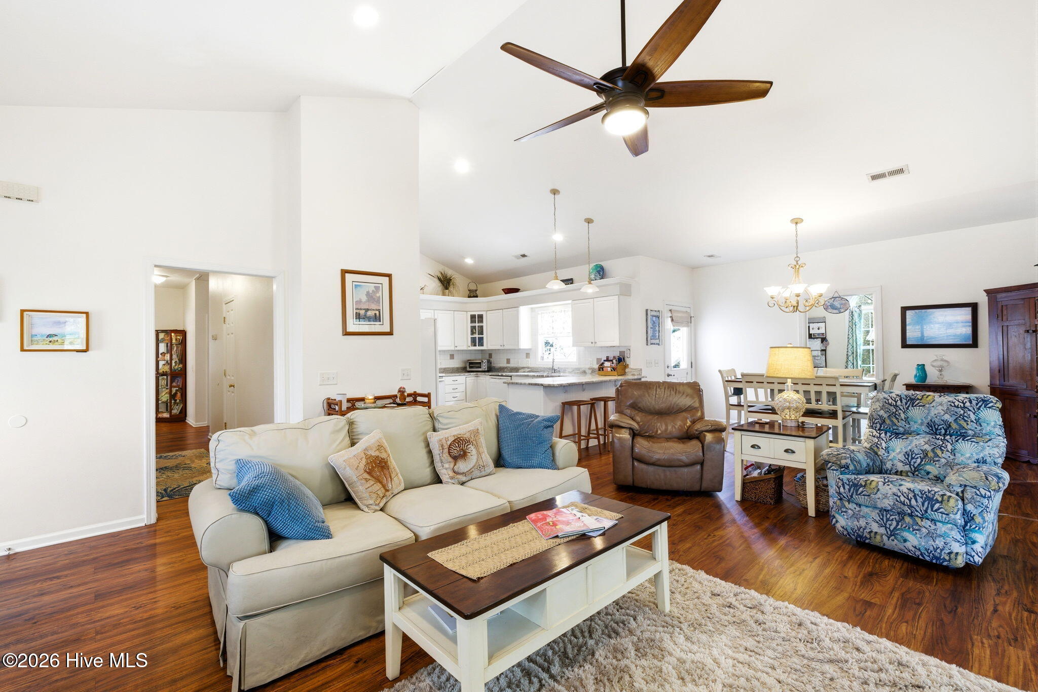 100565063 | Photo 23