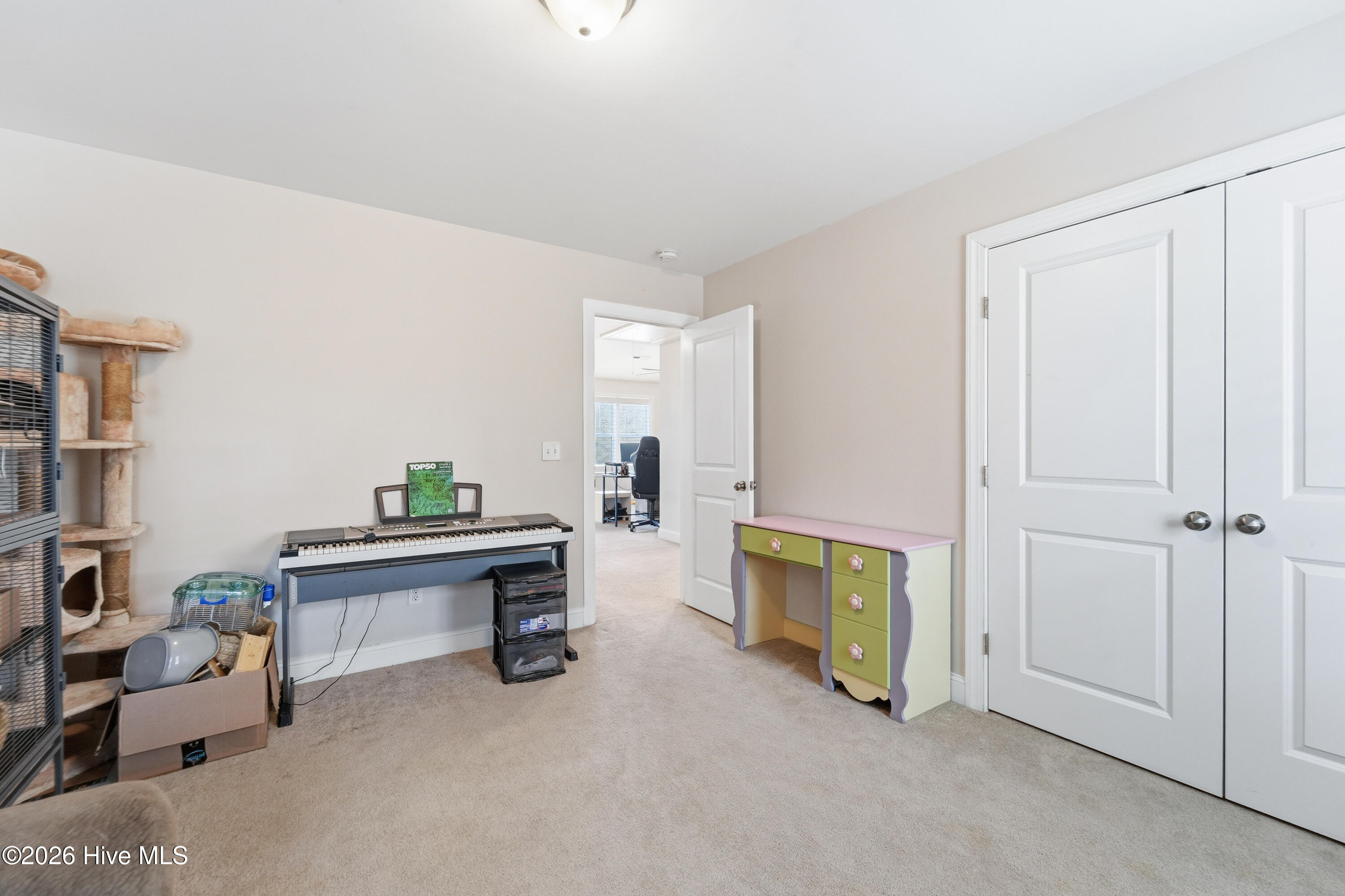 100562965 | Photo 64