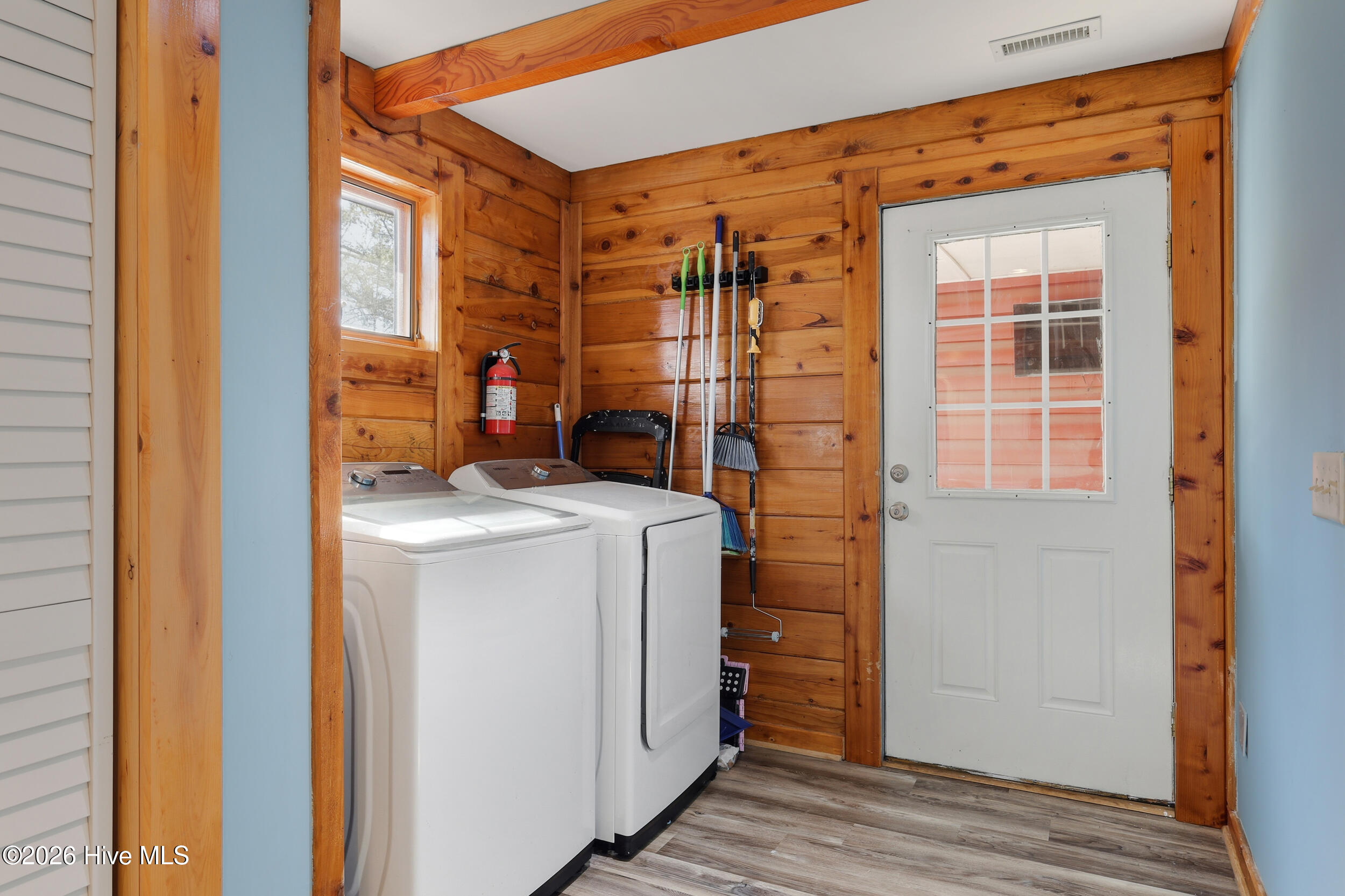 100563563 | Photo 30