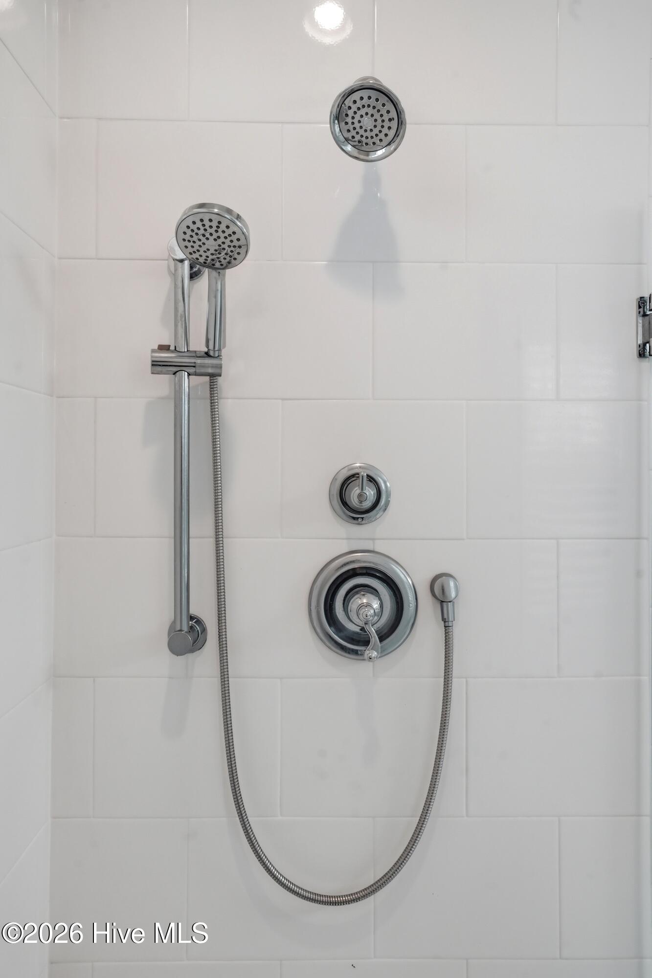 100561469 | Photo 36