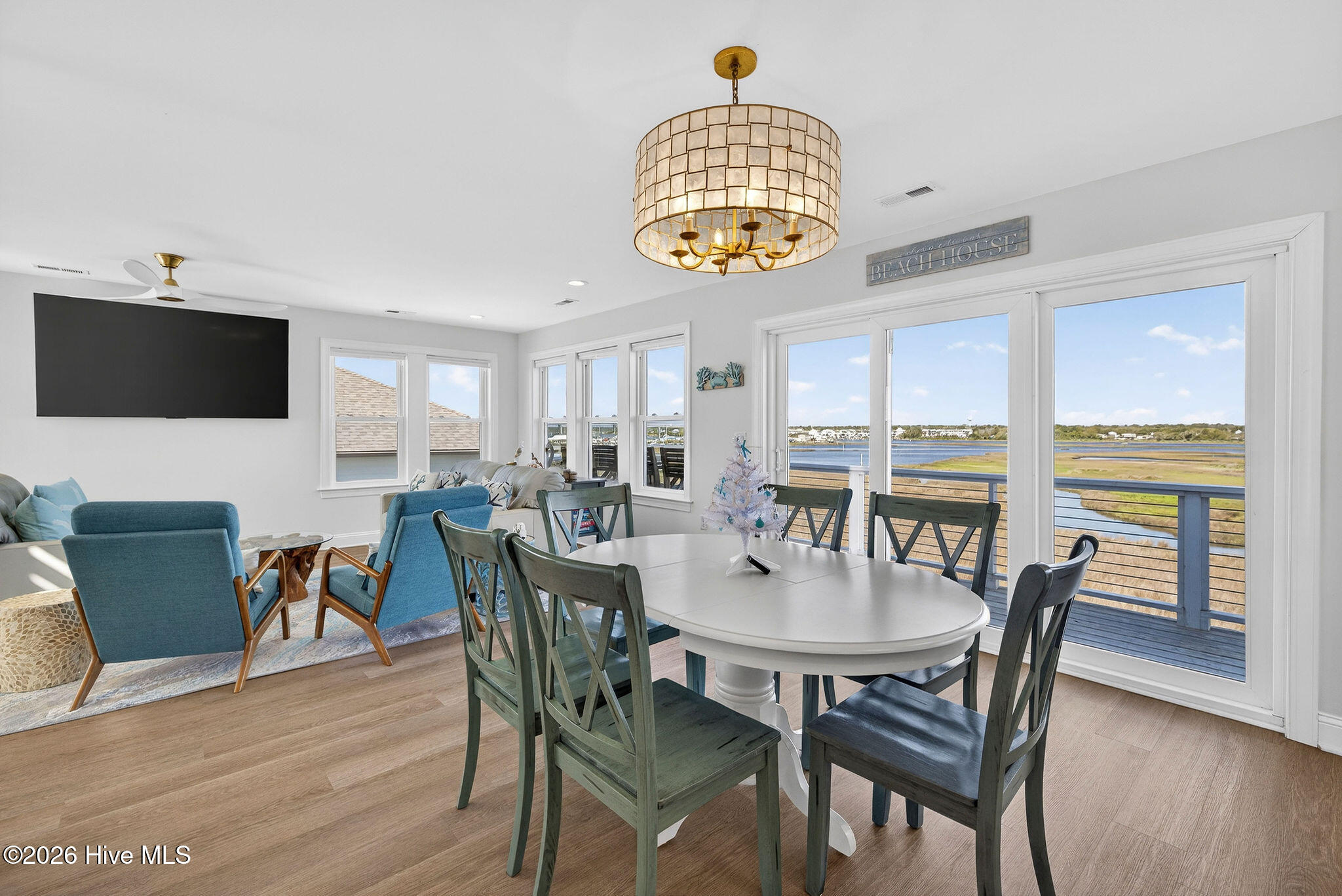 100565541 | Photo 22