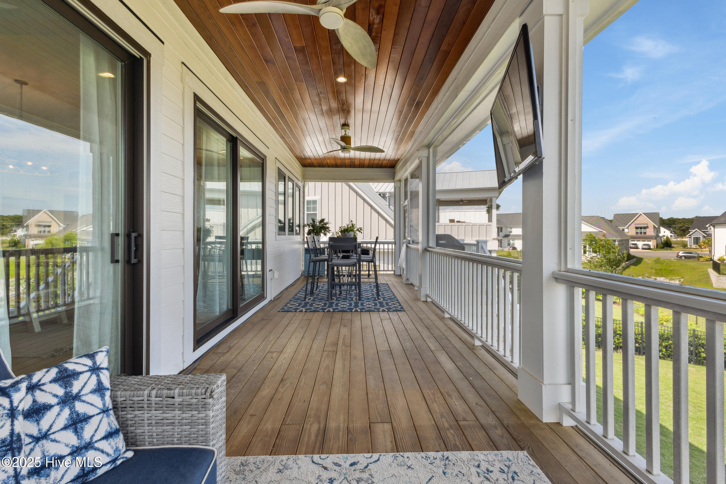 100553970 | Photo 24