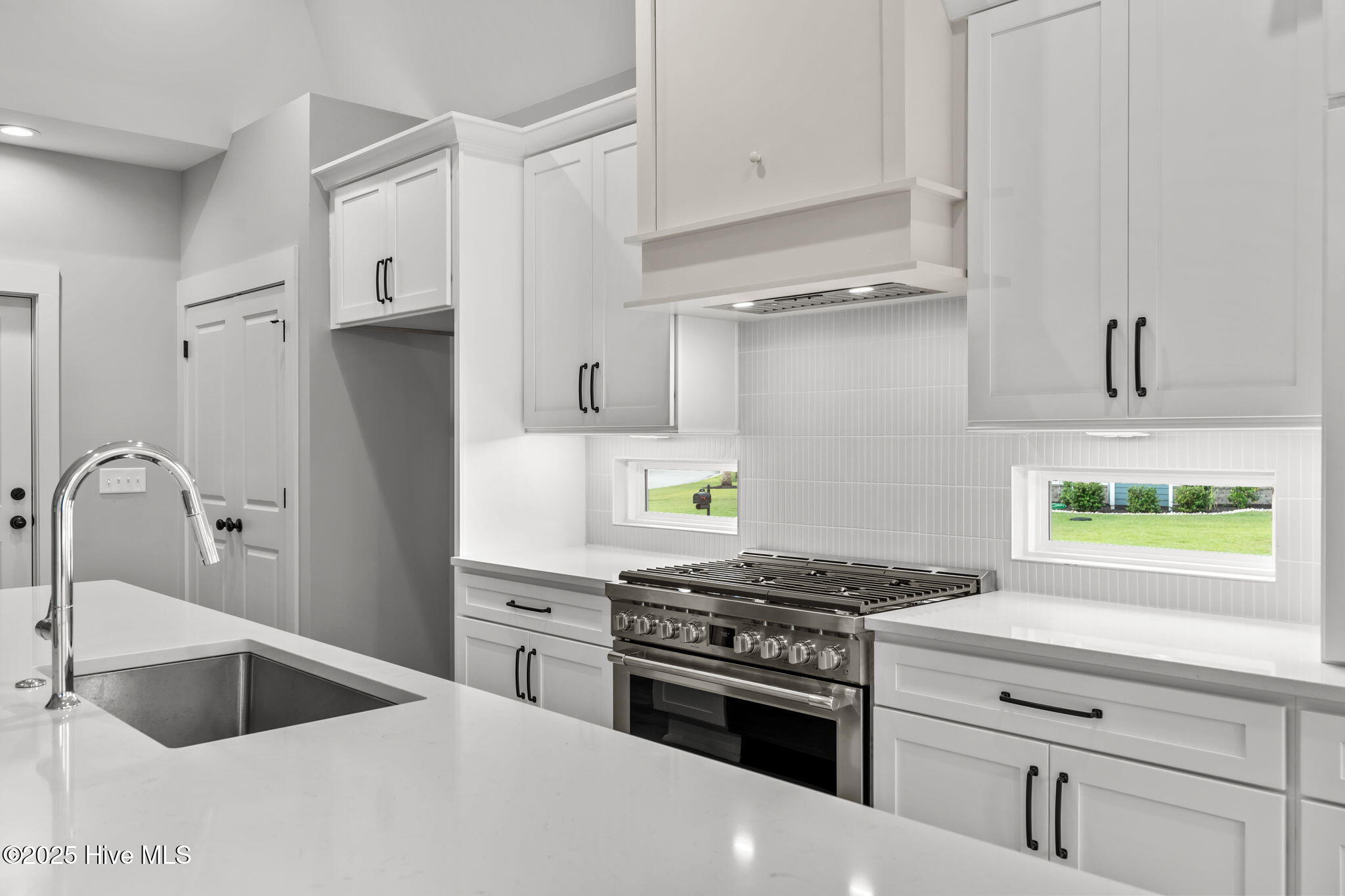 100525046 | Photo 17