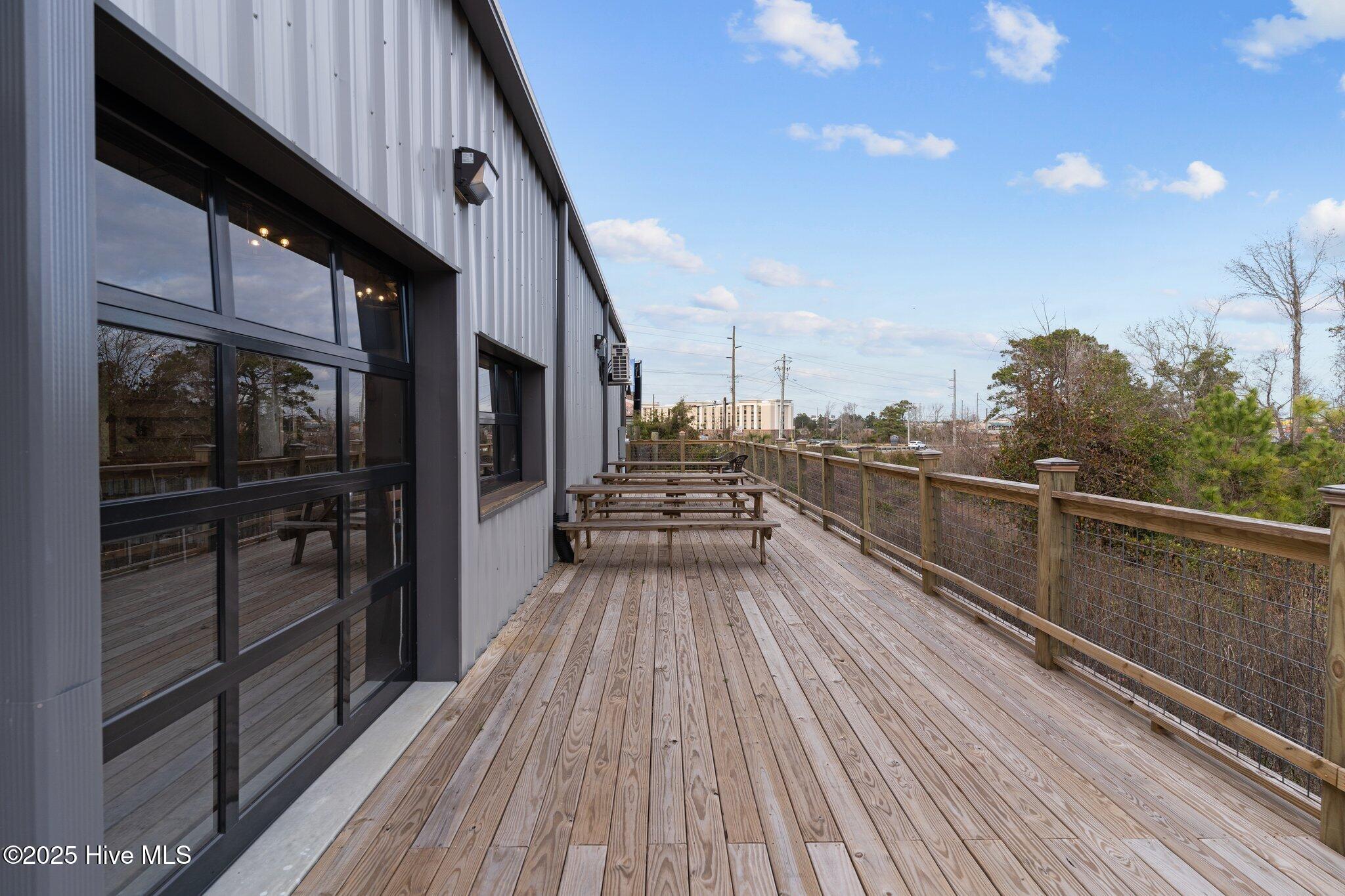 100545245 | Photo 47