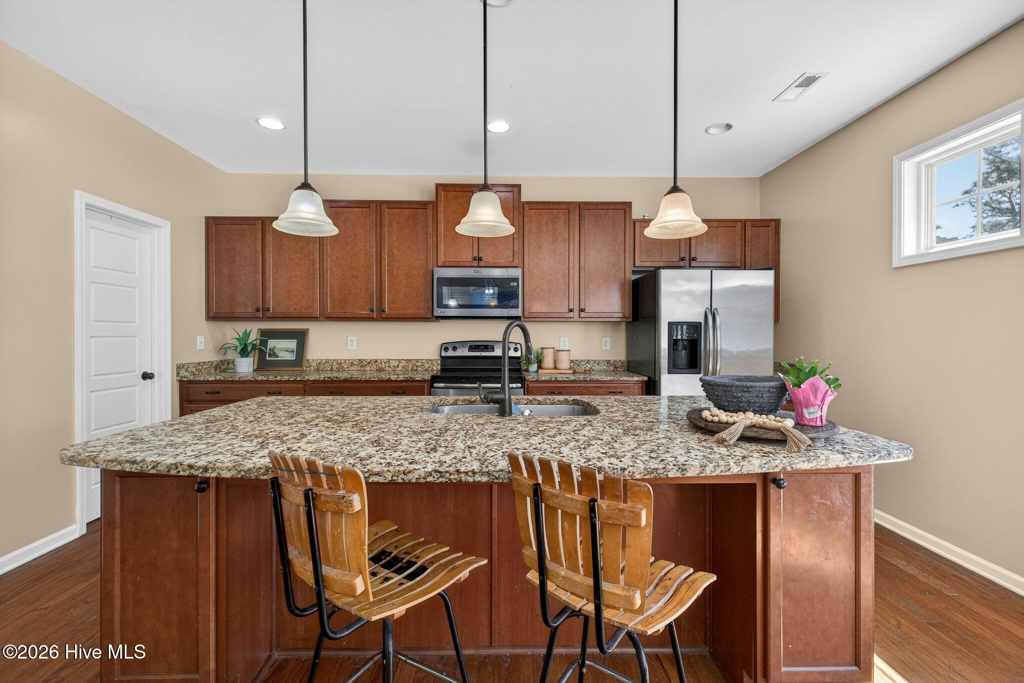 100568620 | Photo 16