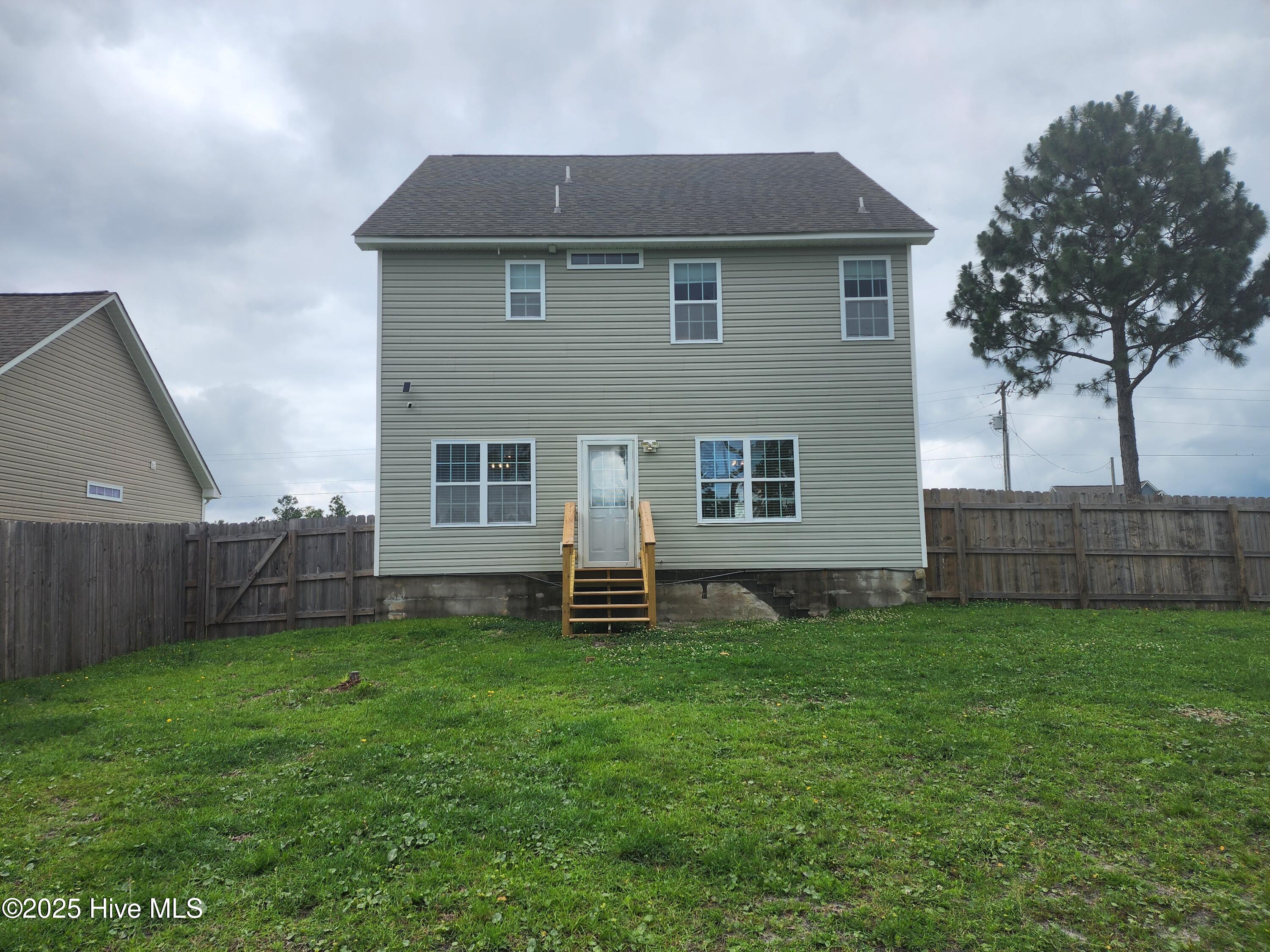 100563623 | Photo 34