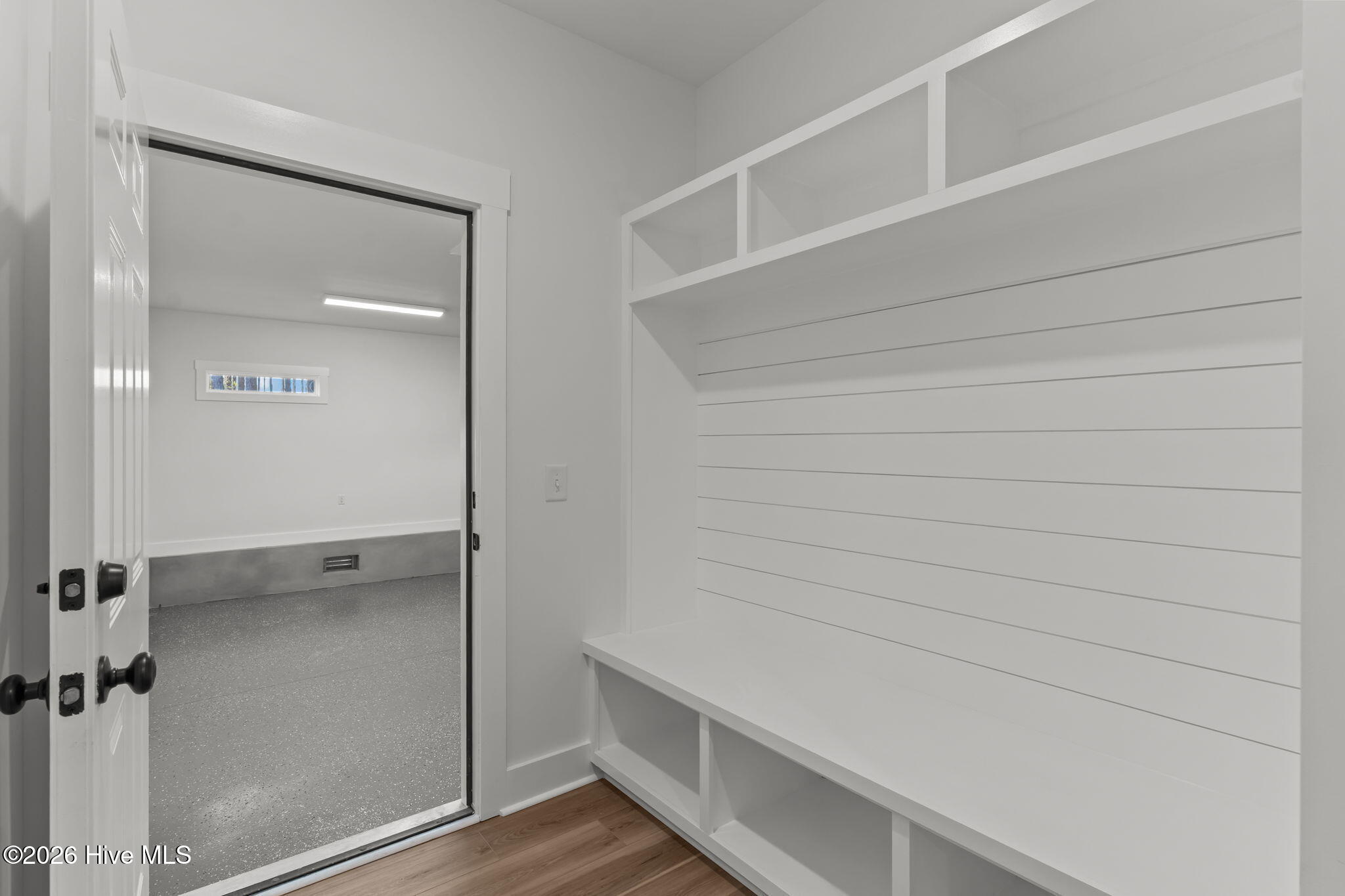 100549210 | Photo 24