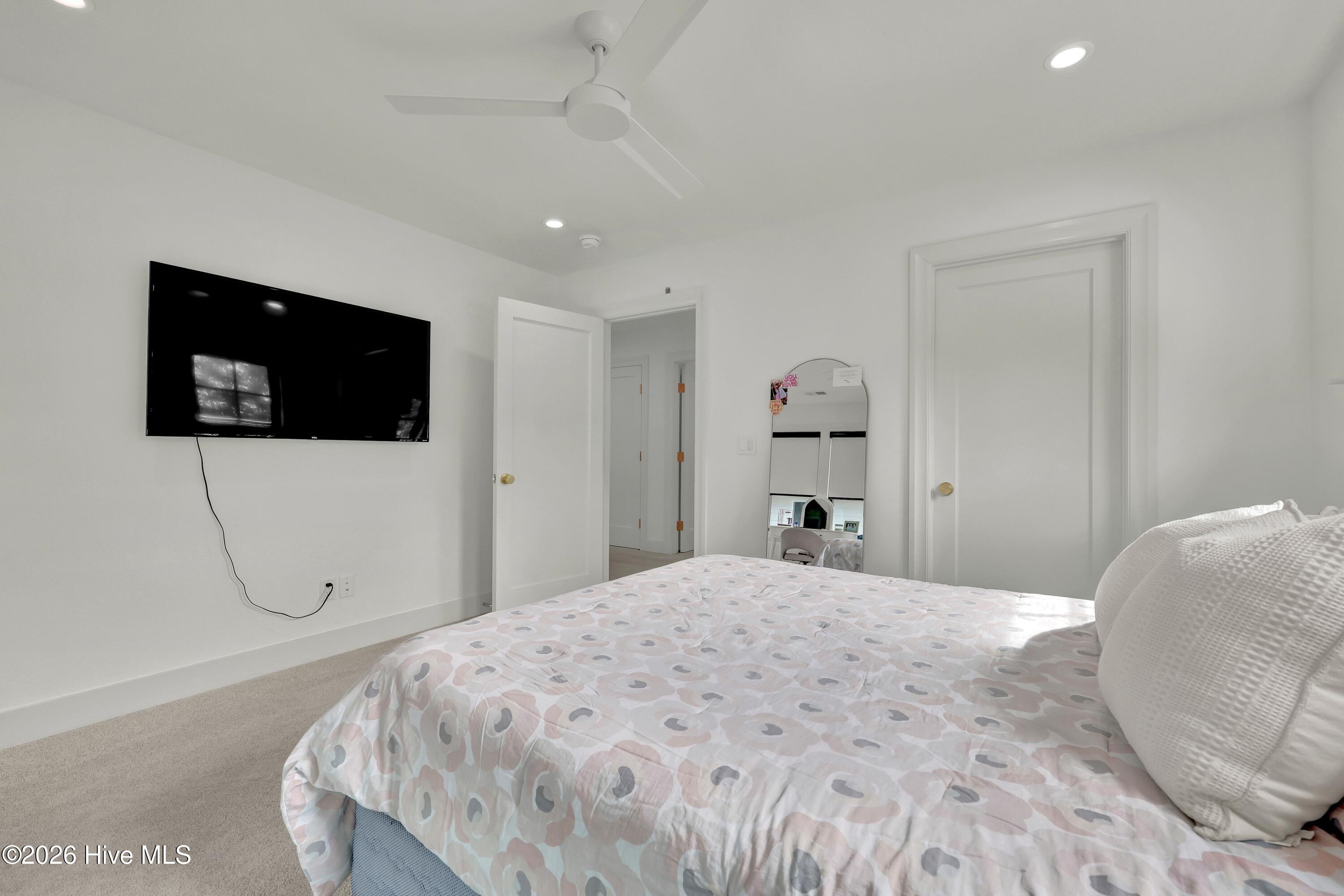 100565656 | Photo 34