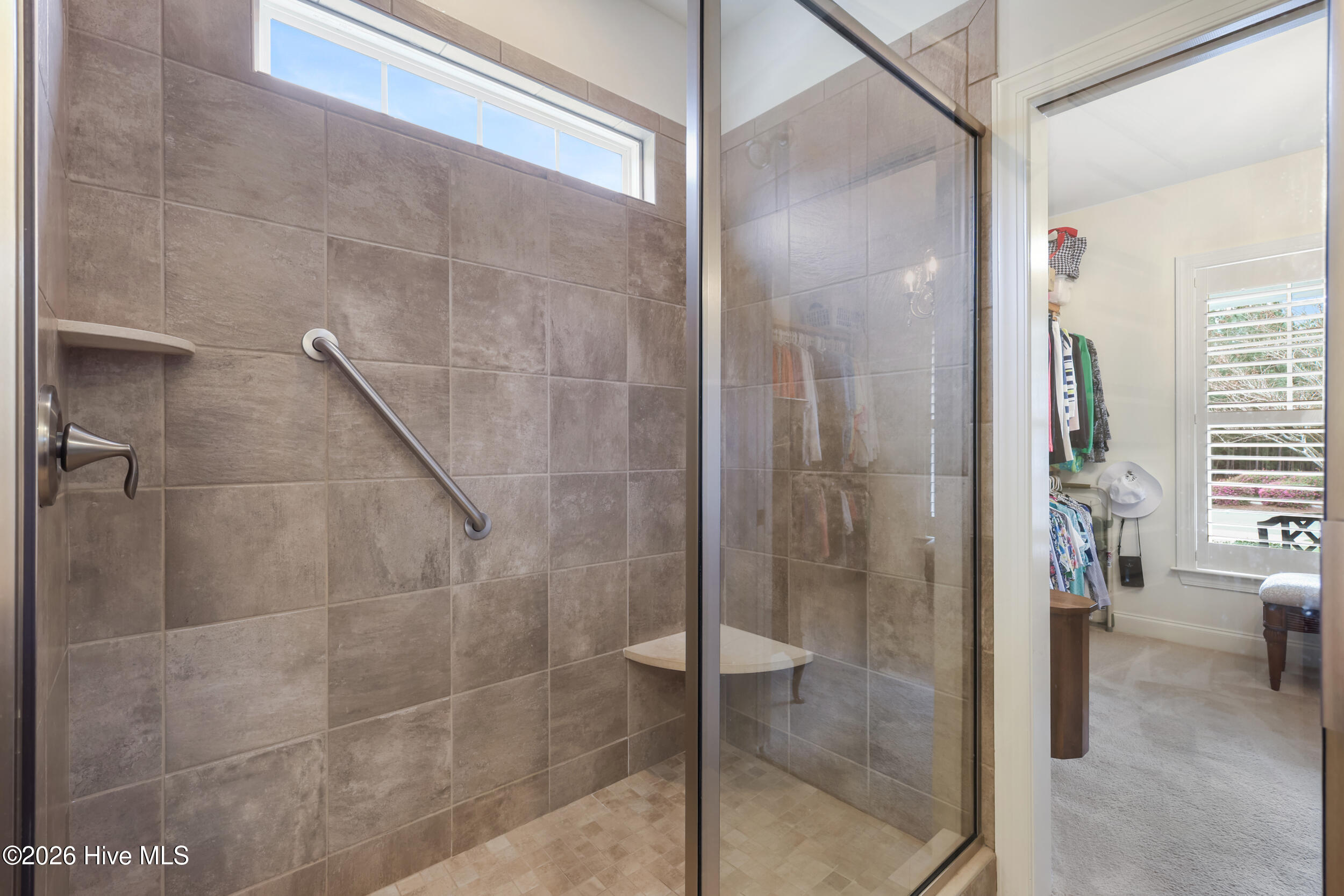 100561173 | Photo 33