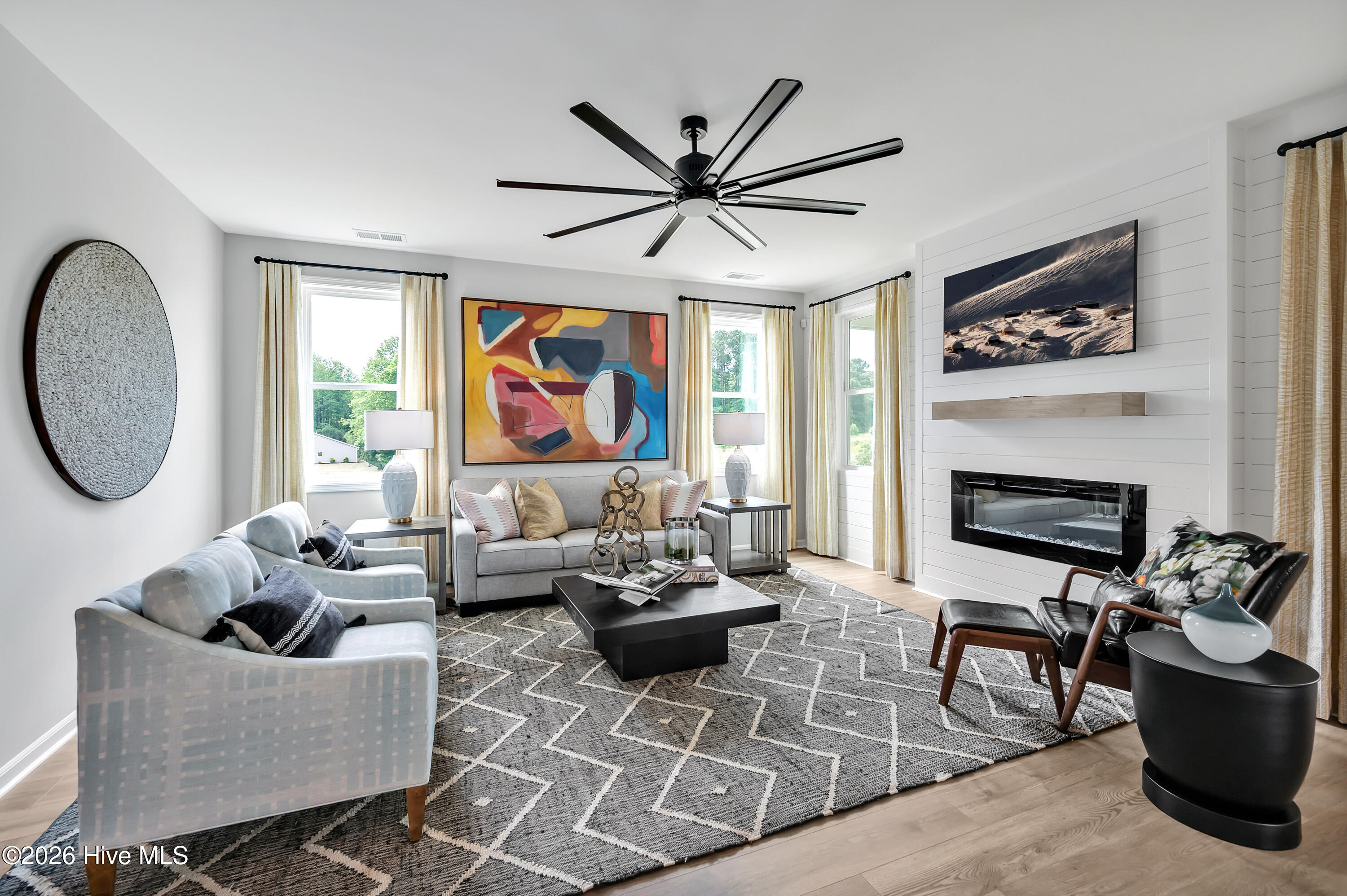 100548090 | Photo 15