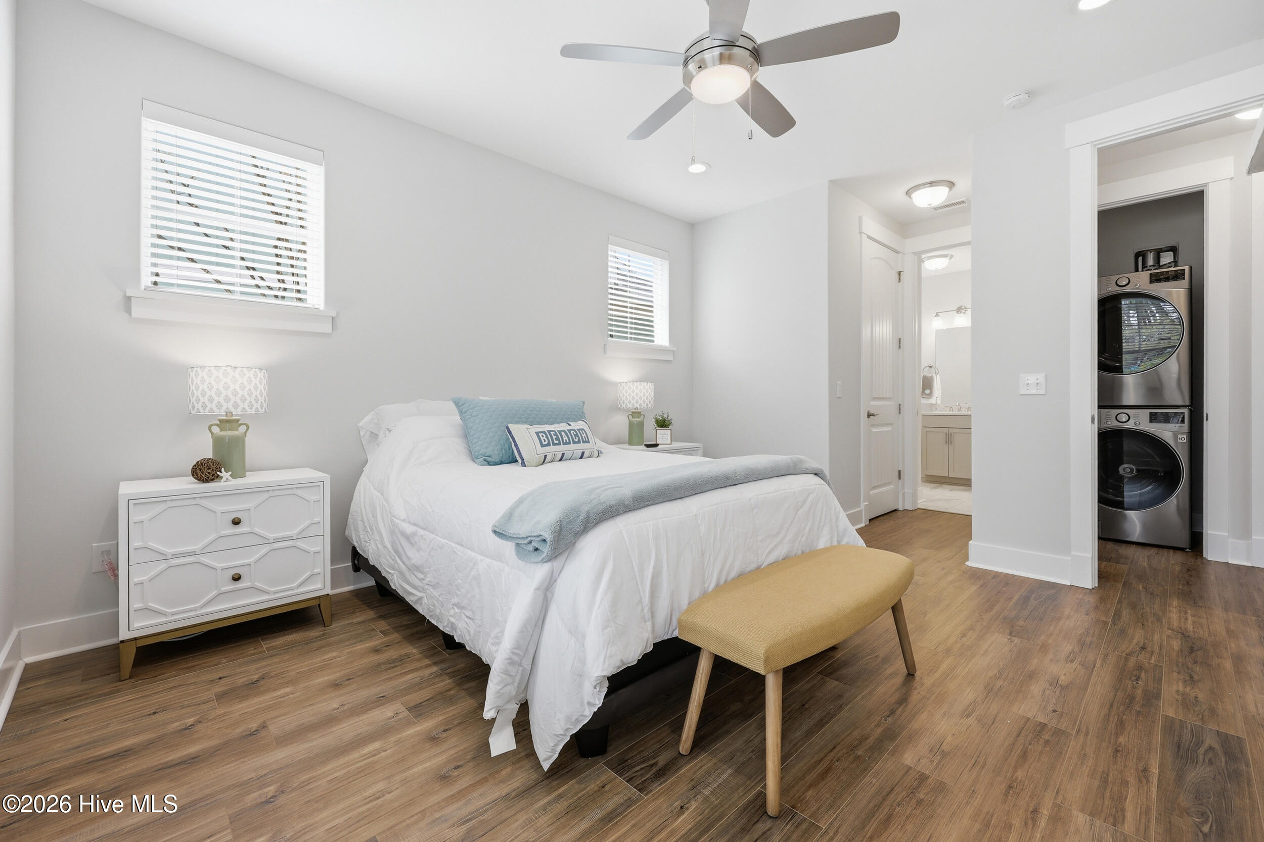 100564588 | Photo 11