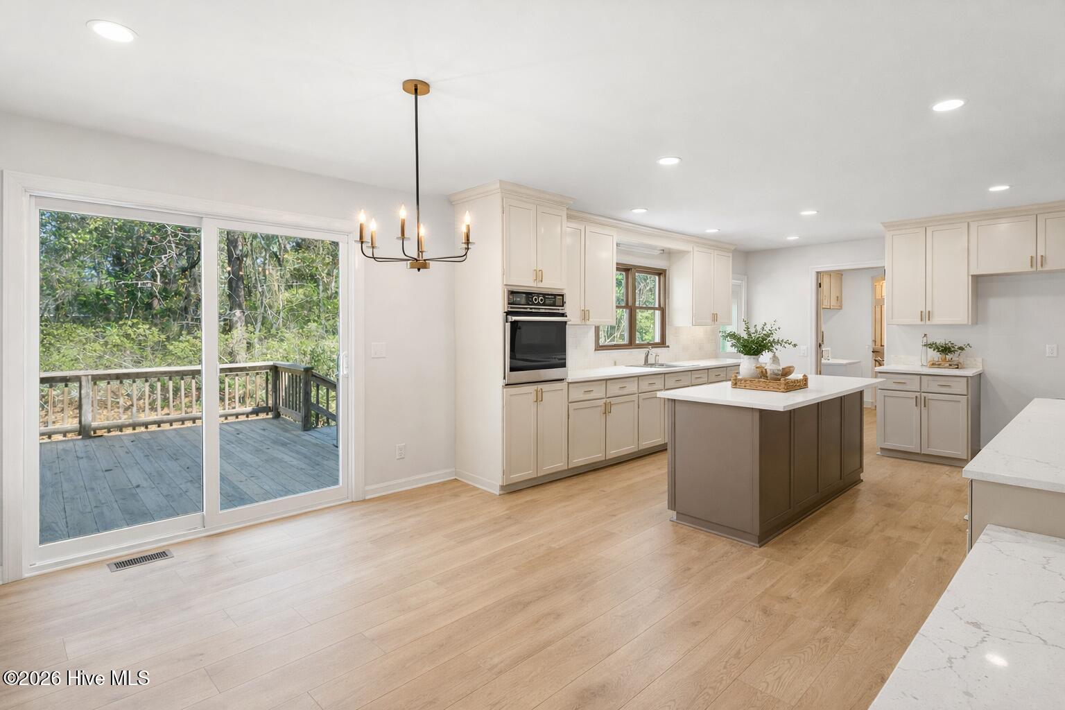 100552113 | Photo 36