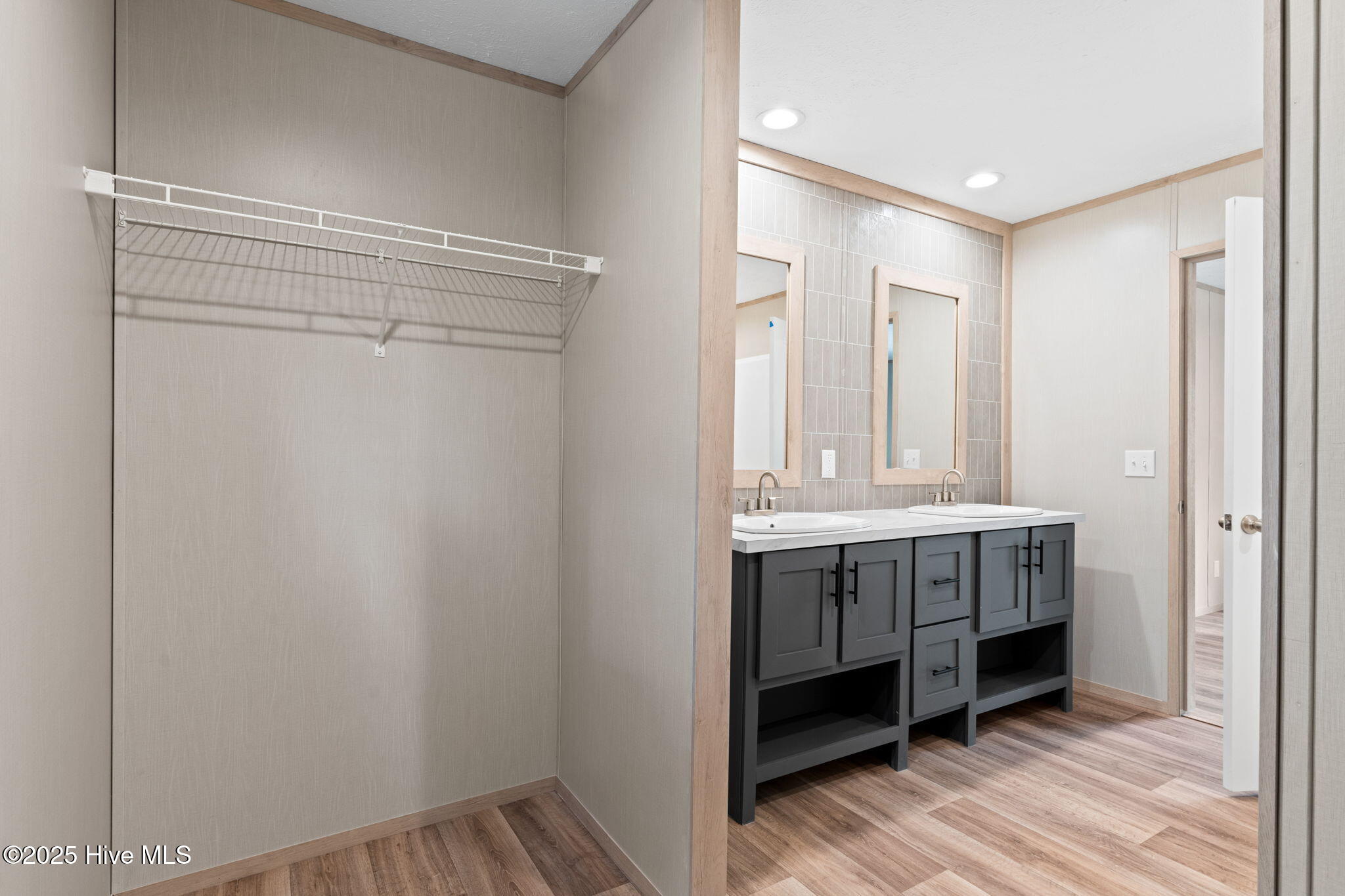 100547608 | Photo 18