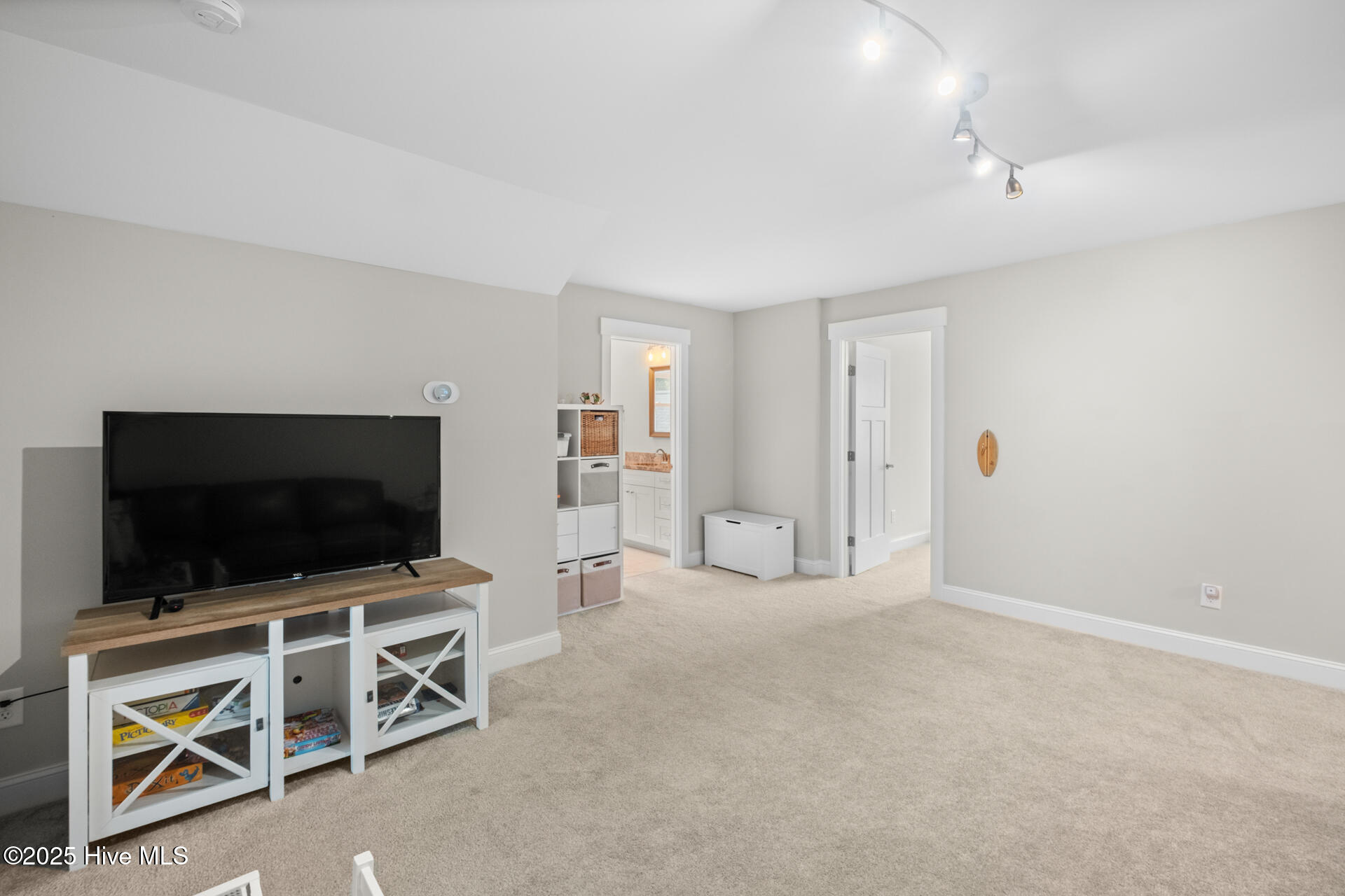 100554078 | Photo 40