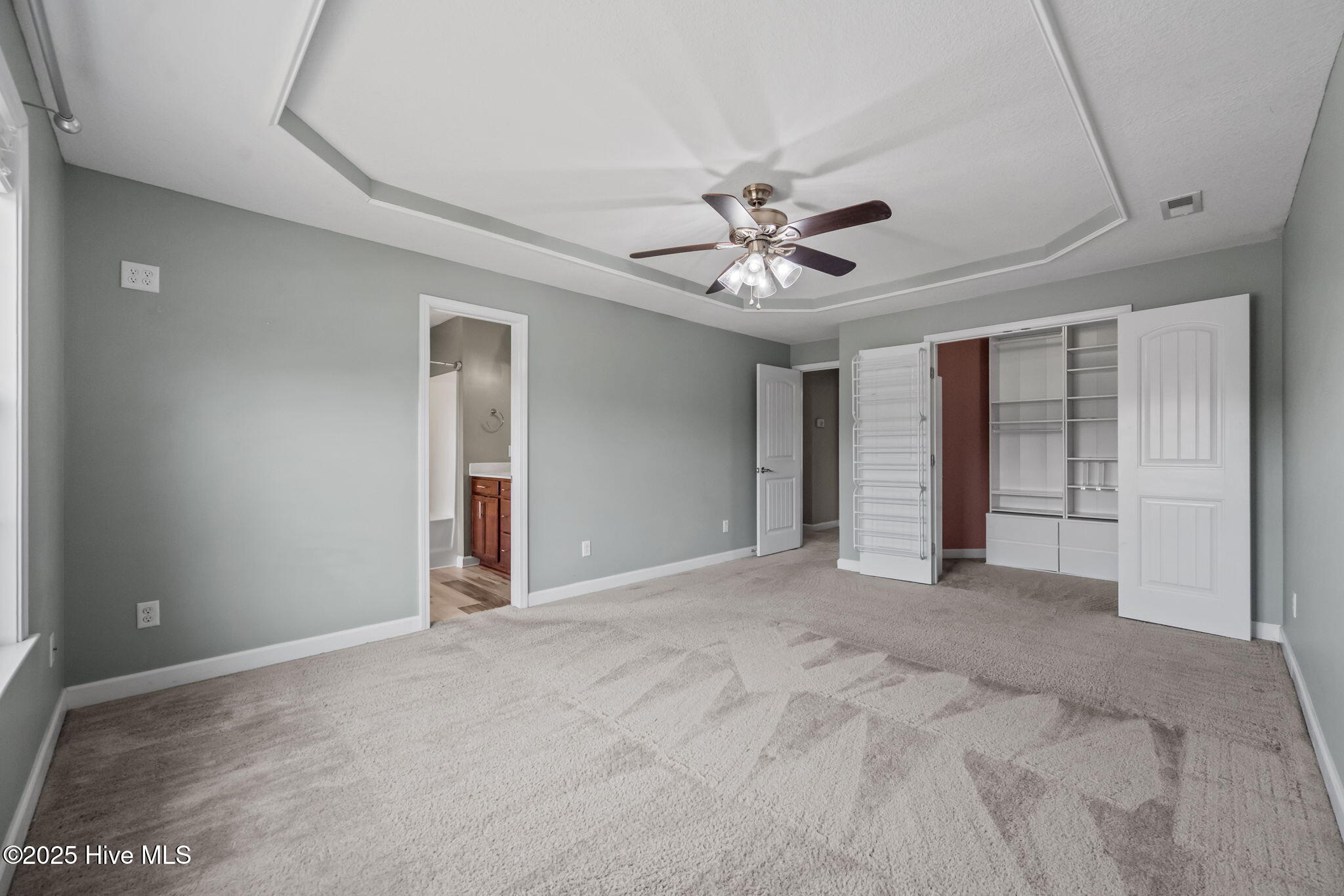 100546071 | Photo 40