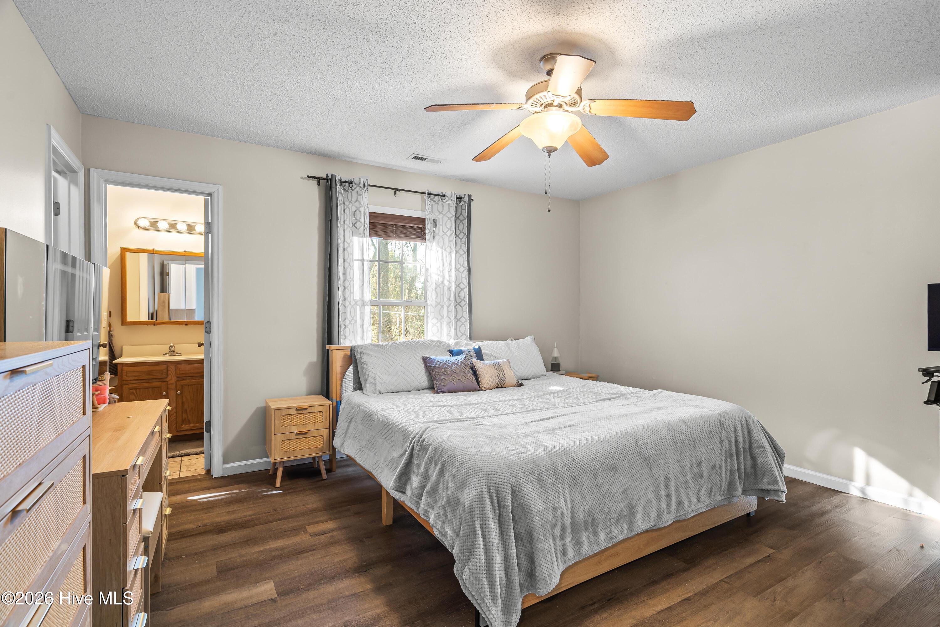 100548732 | Photo 10