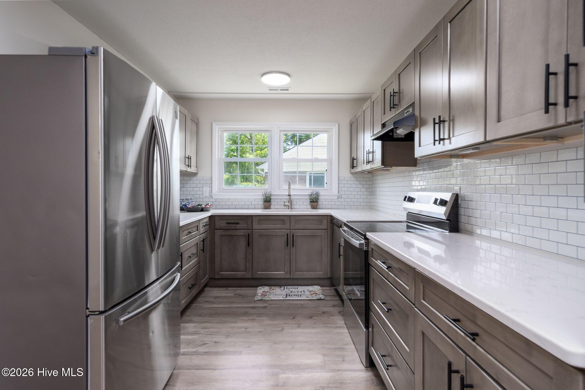 100568369 | Photo 19