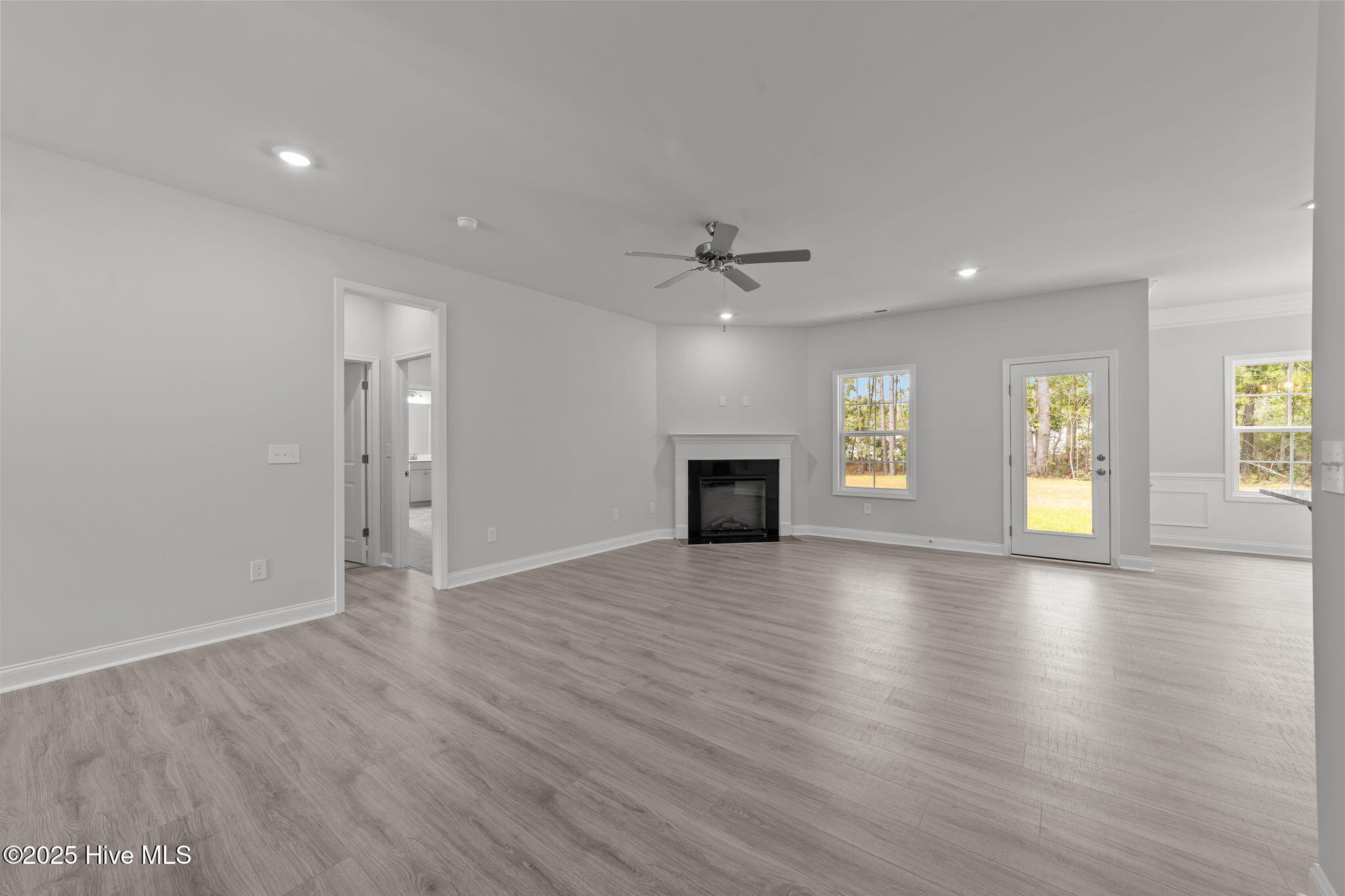 100523821 | Photo 14