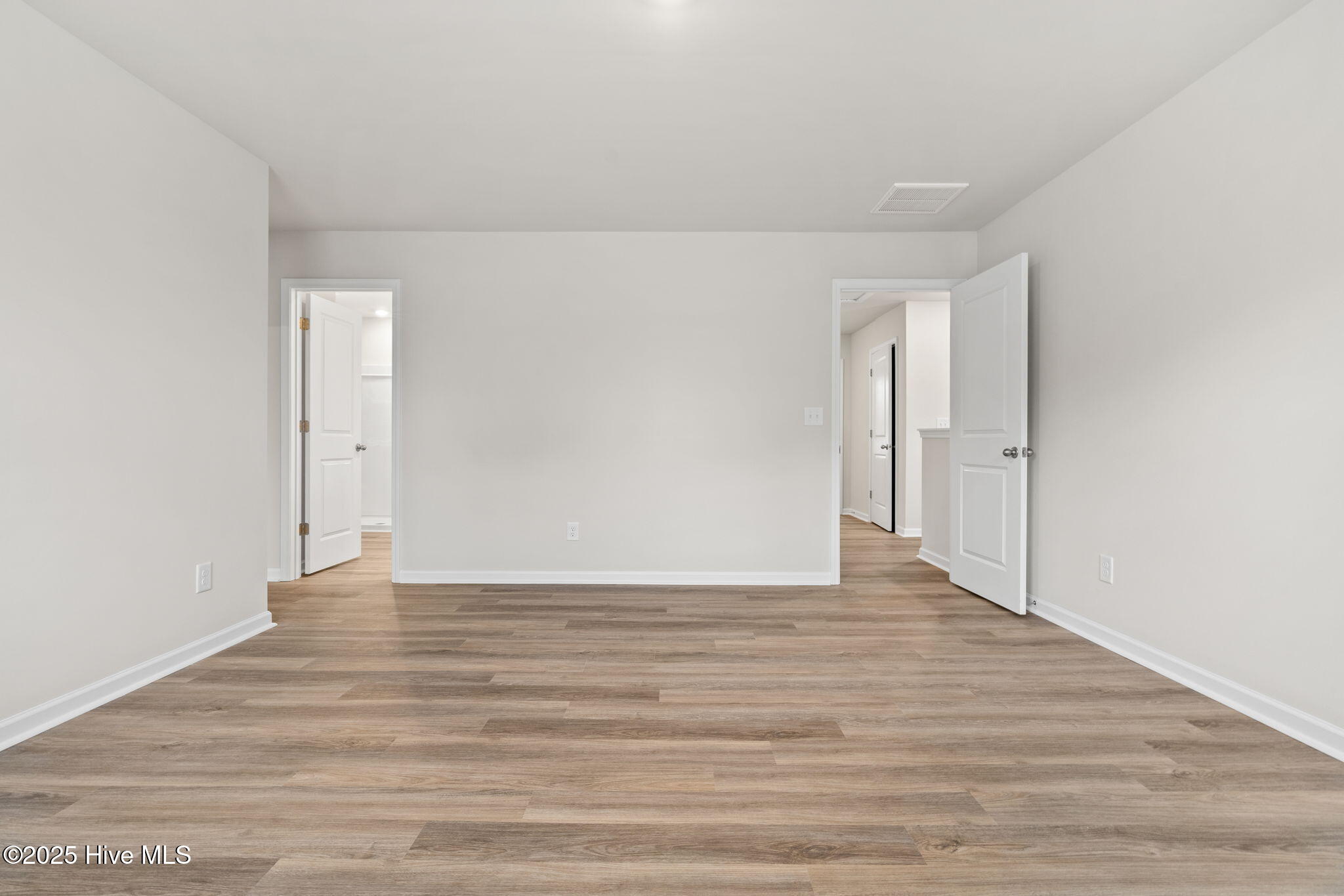 100551809 | Photo 15