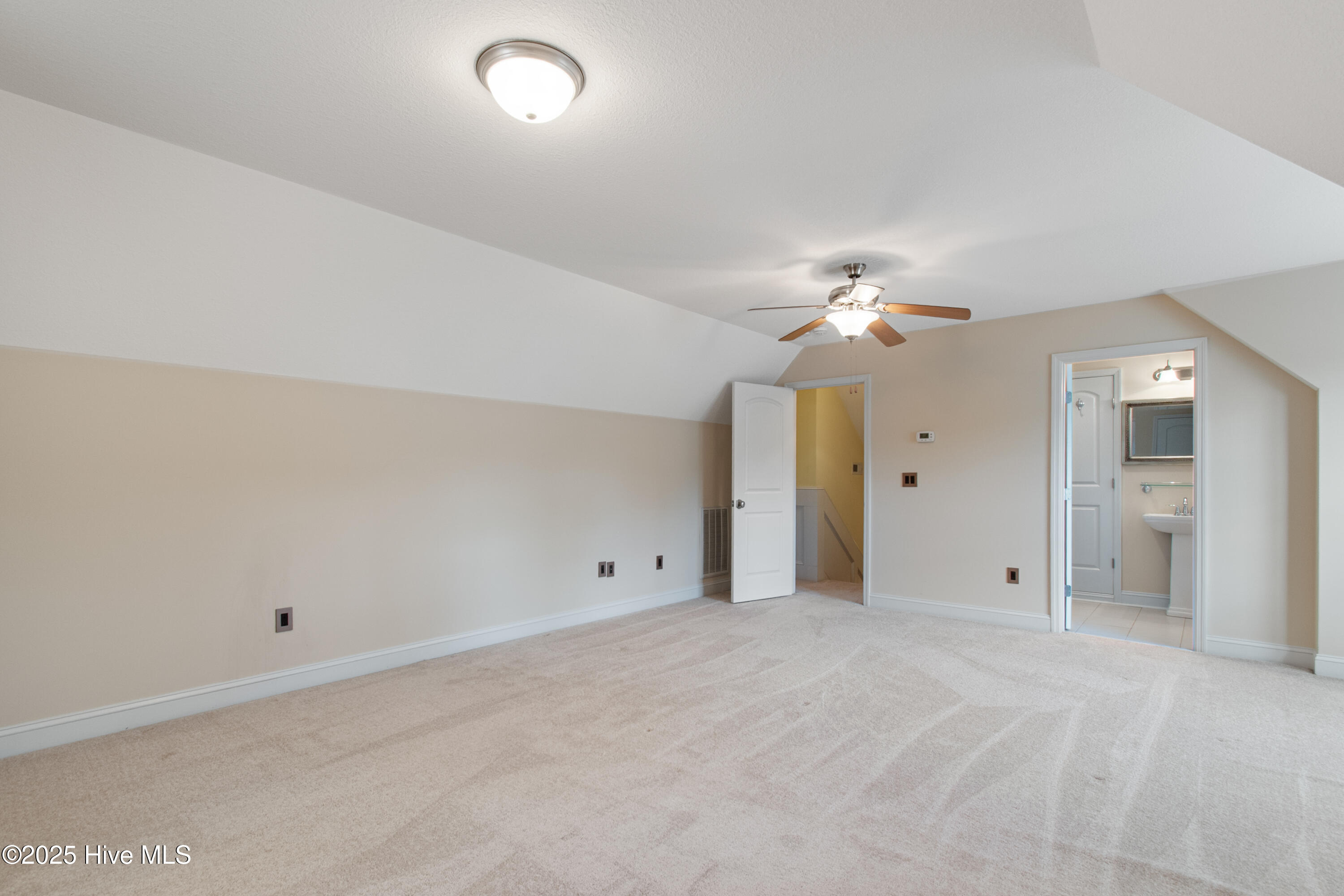 100532491 | Photo 25