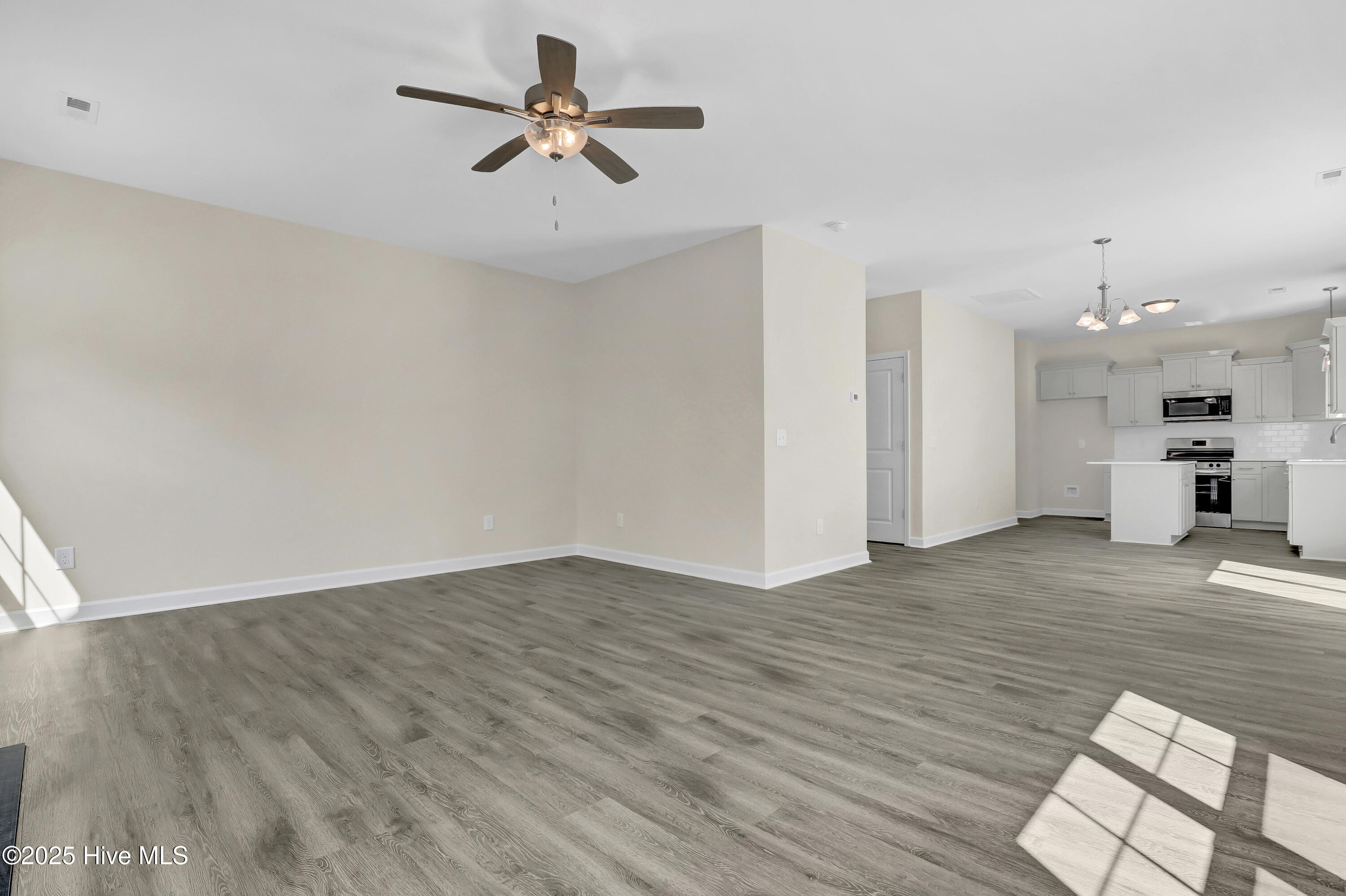 100488784 | Photo 18