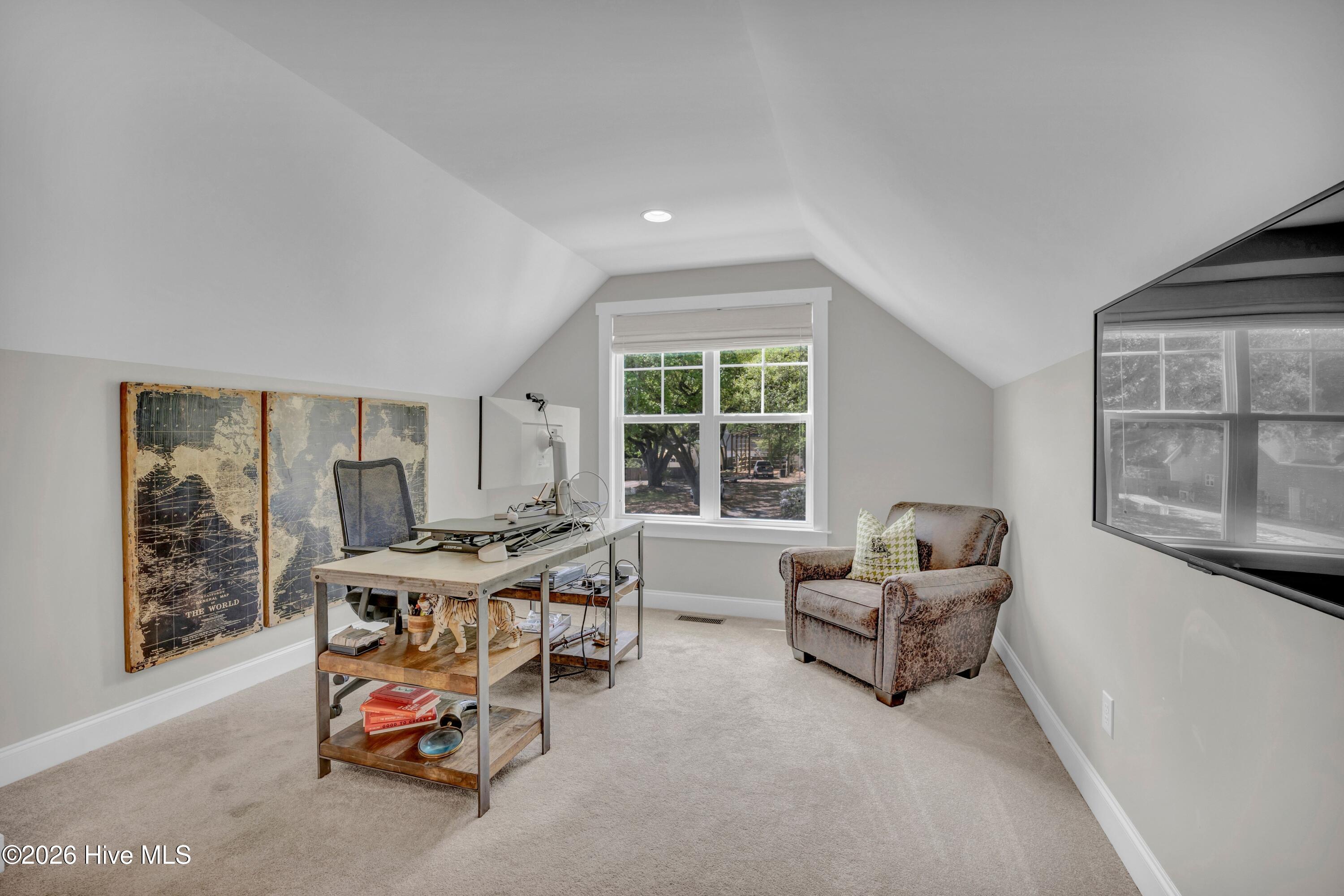 100566048 | Photo 40