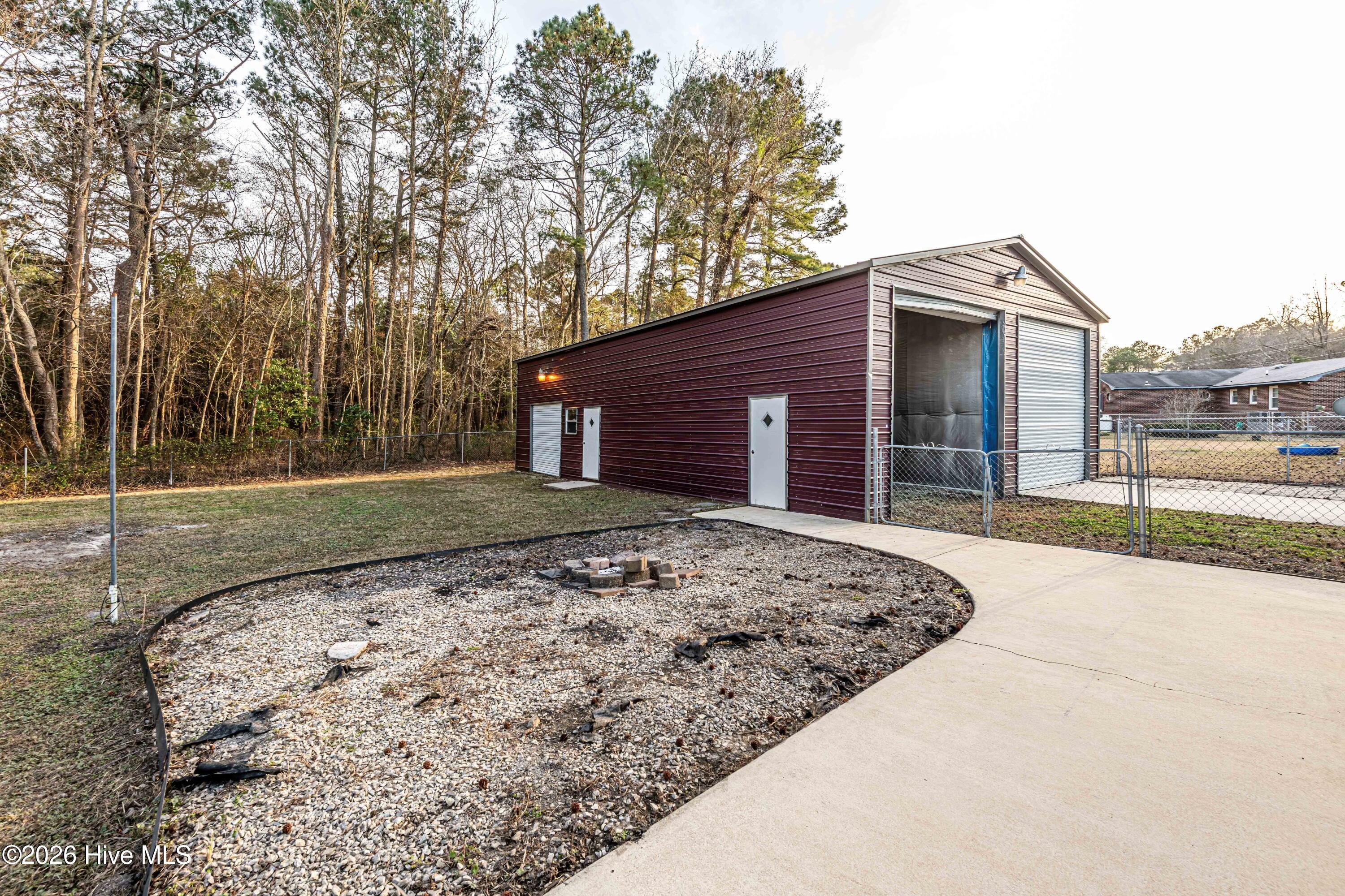 100549124 | Photo 44