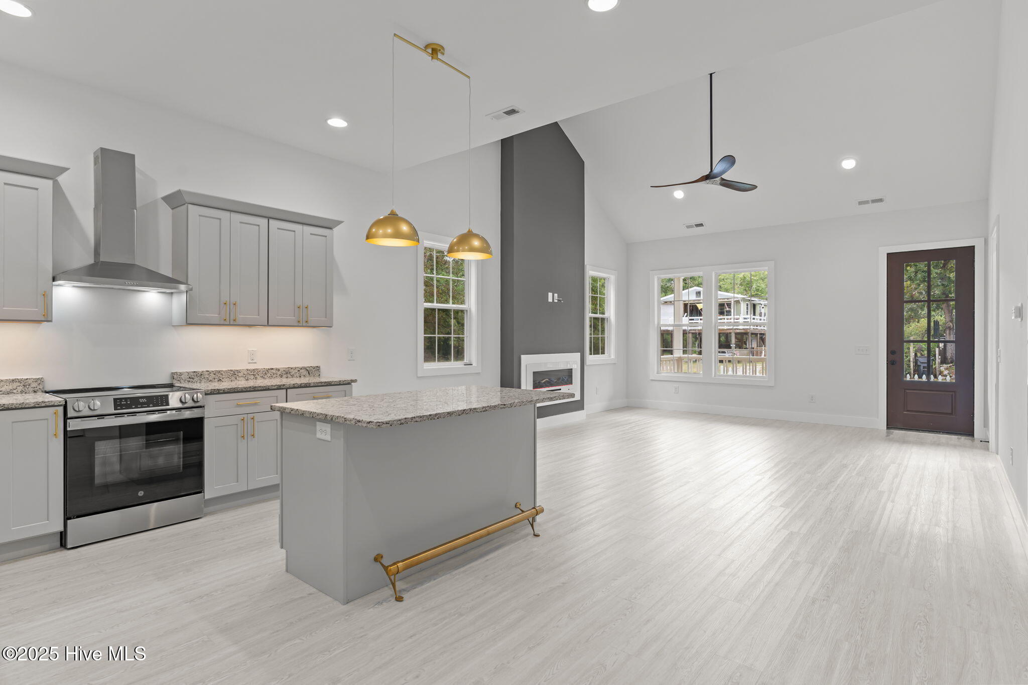 100506453 | Photo 16