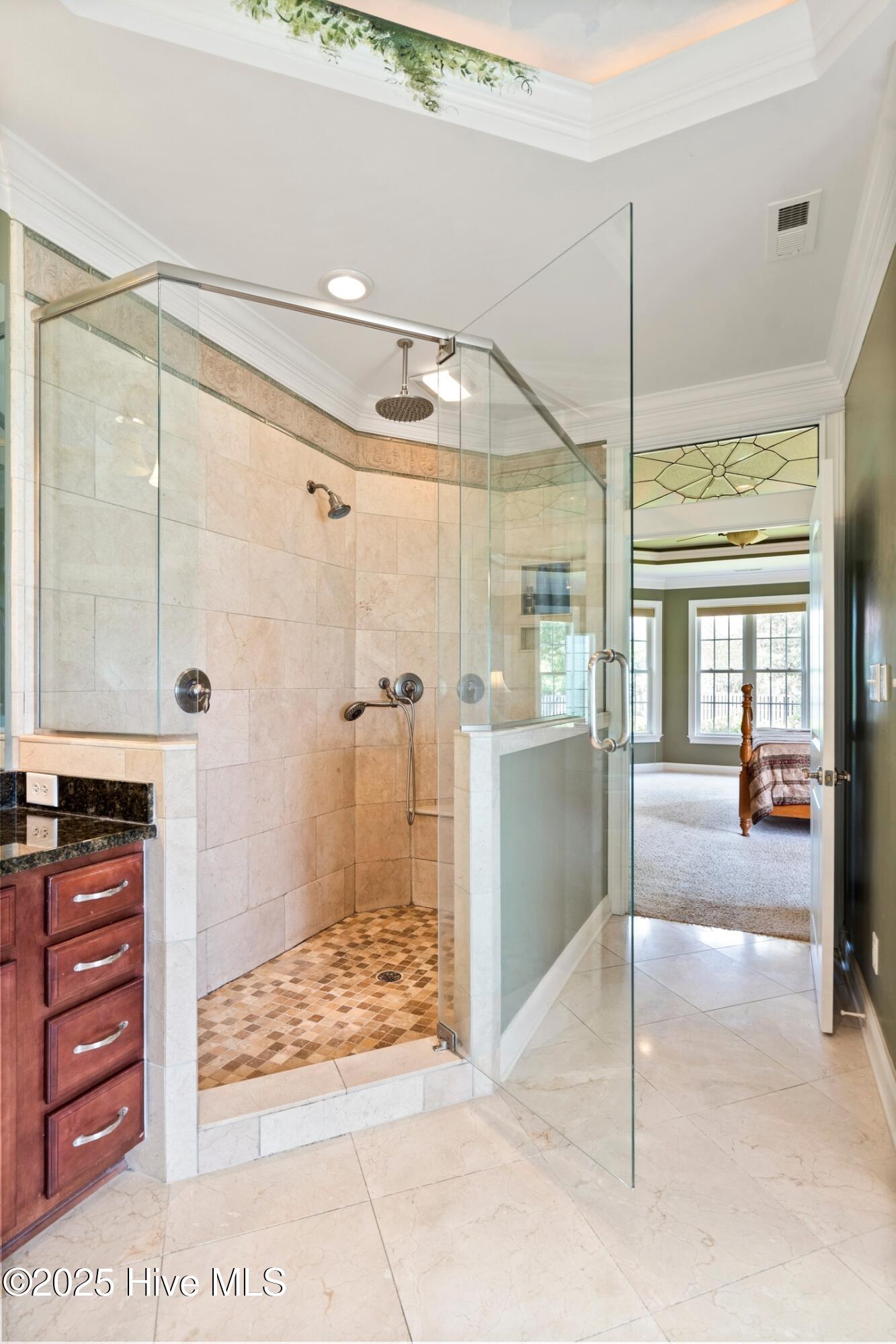 100518438 | Photo 36