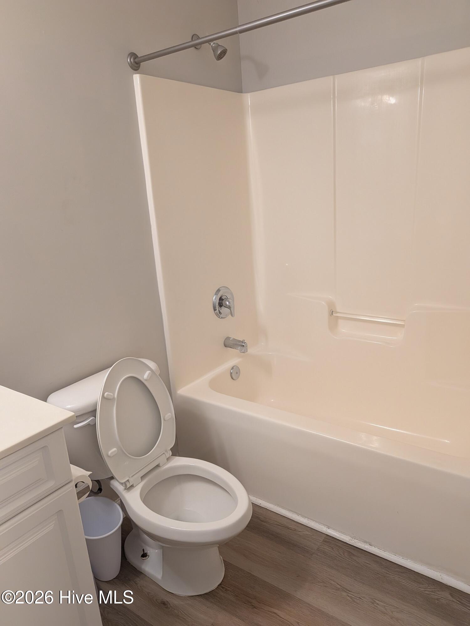 100562876 | Photo 14