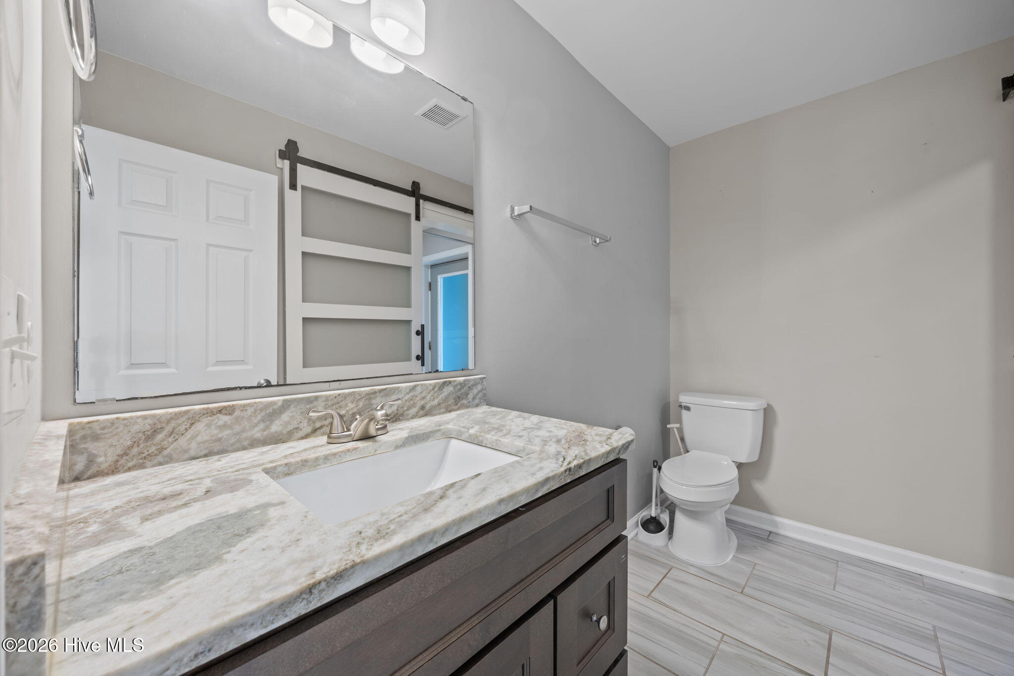 100562529 | Photo 17