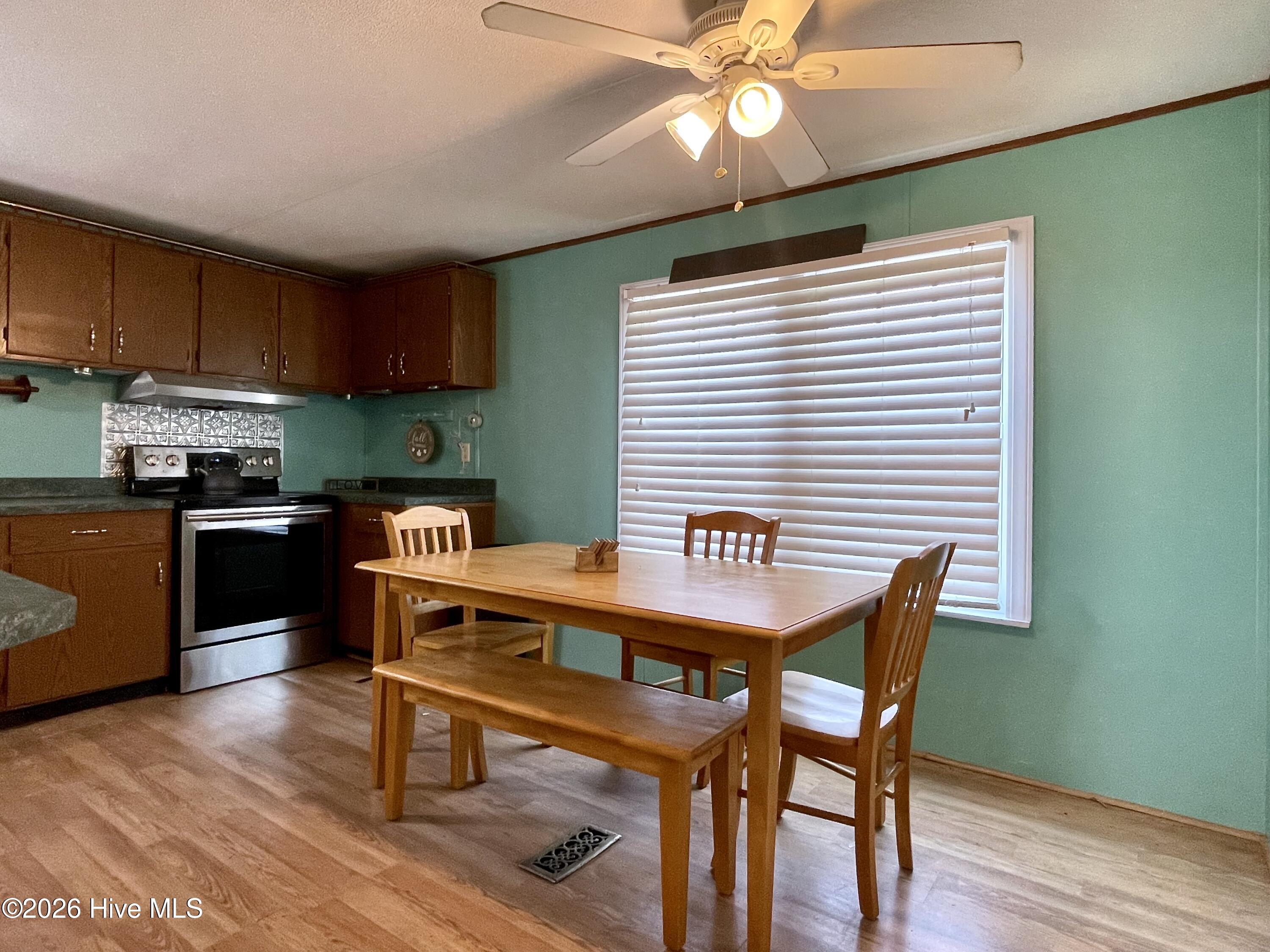 100569888 | Photo 18