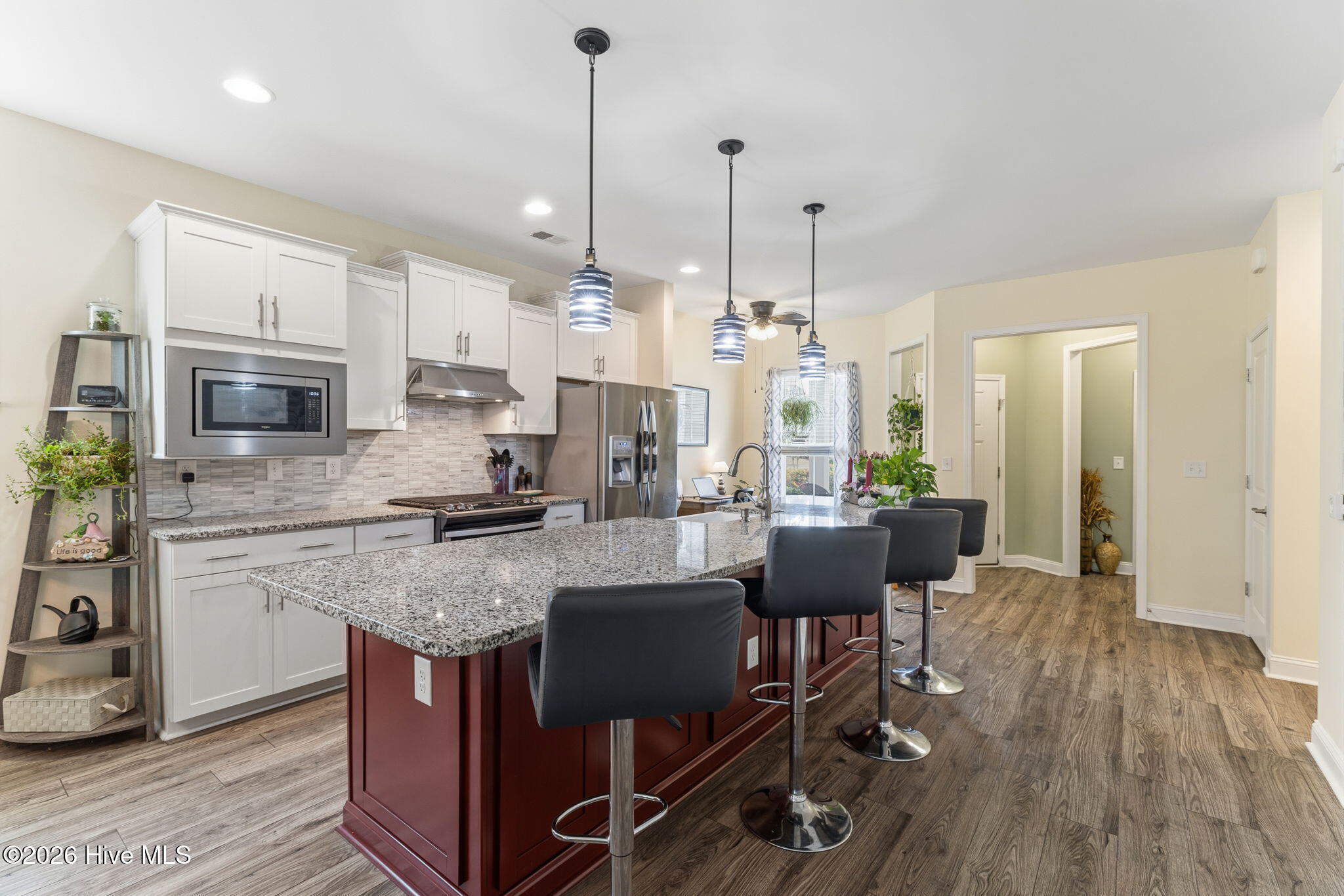 100565858 | Photo 14