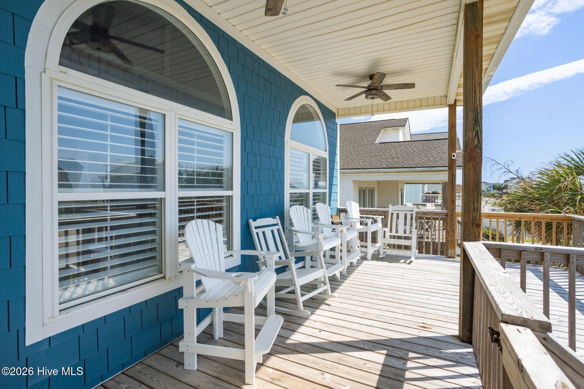 8-web-or-mls-2330 W Beach Dr-7