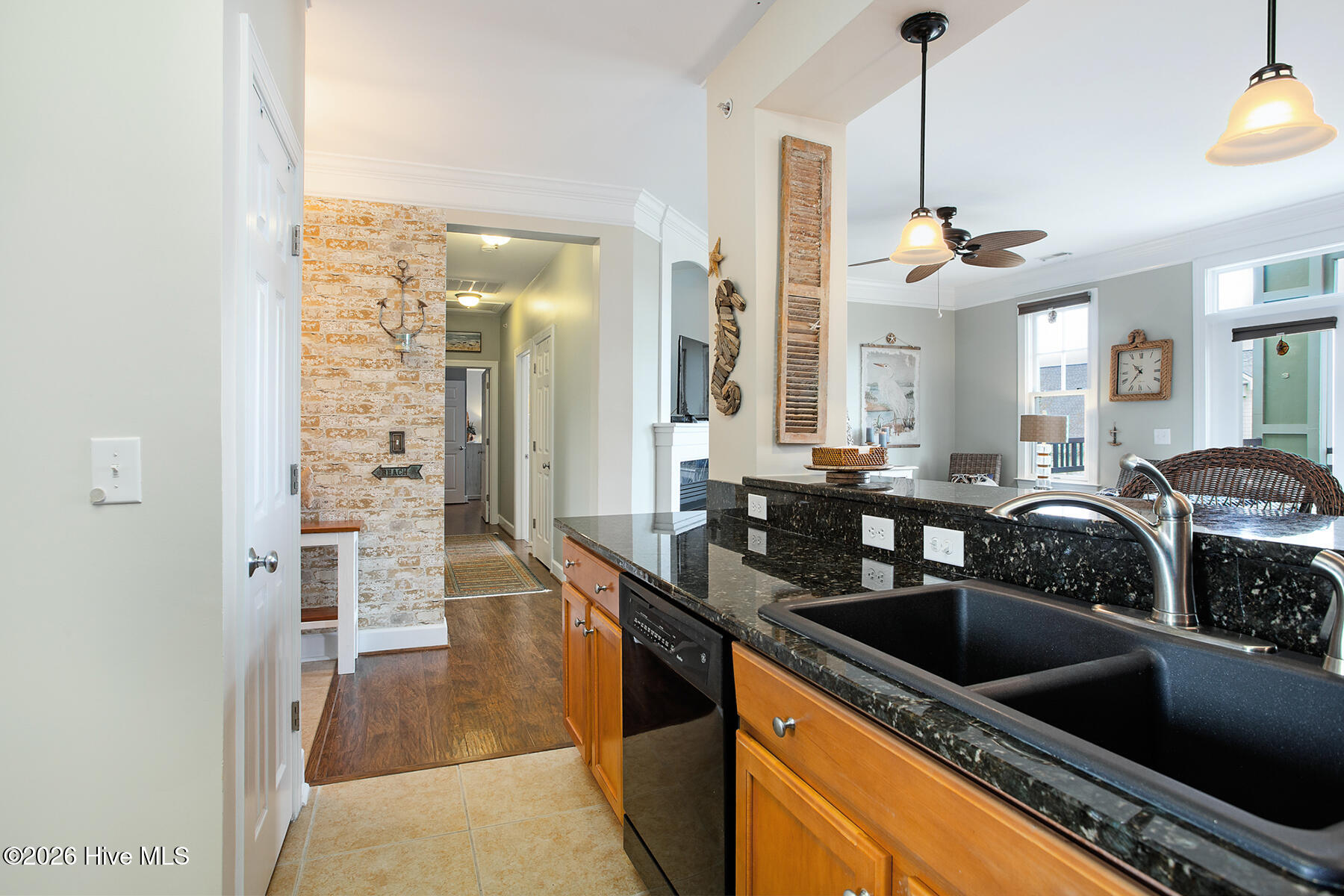 100563868 | Photo 11