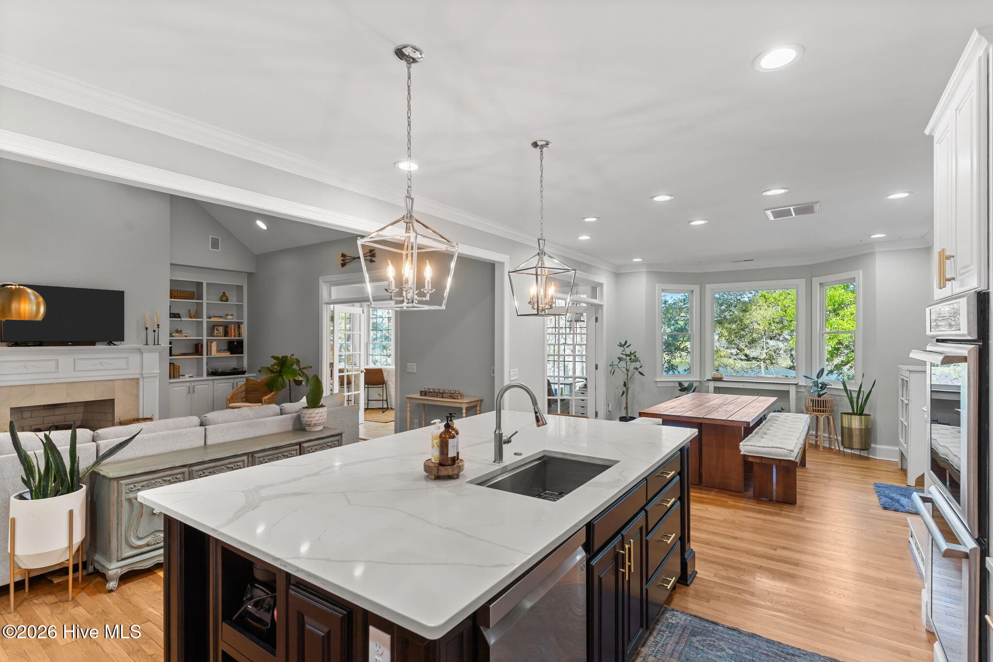 100556874 | Photo 23