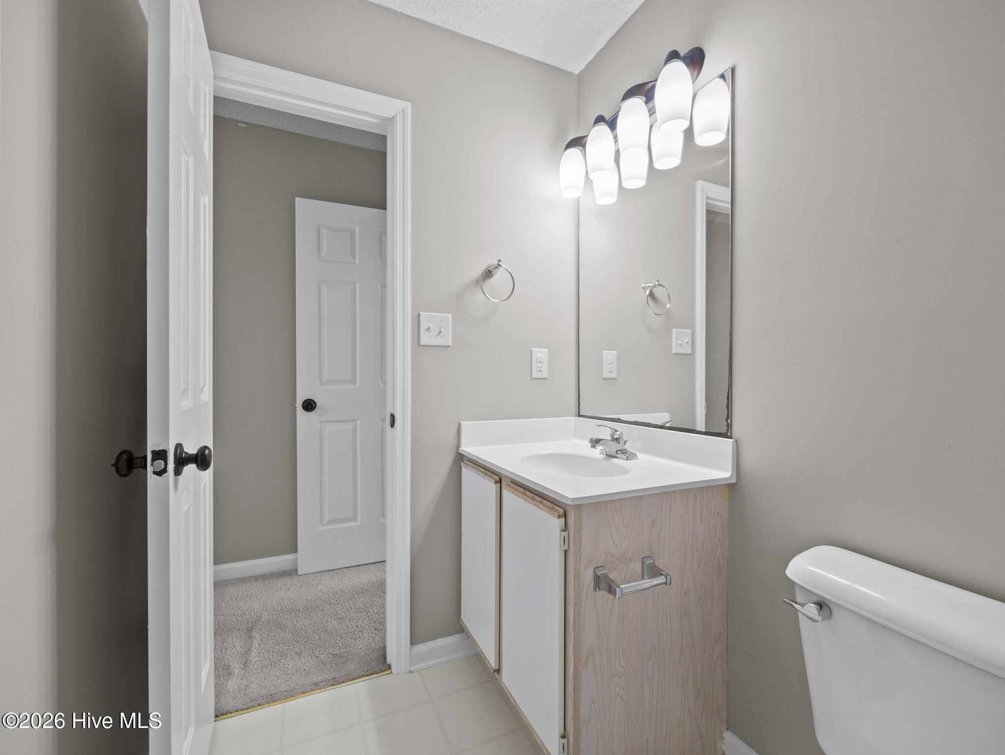 100565275 | Photo 25