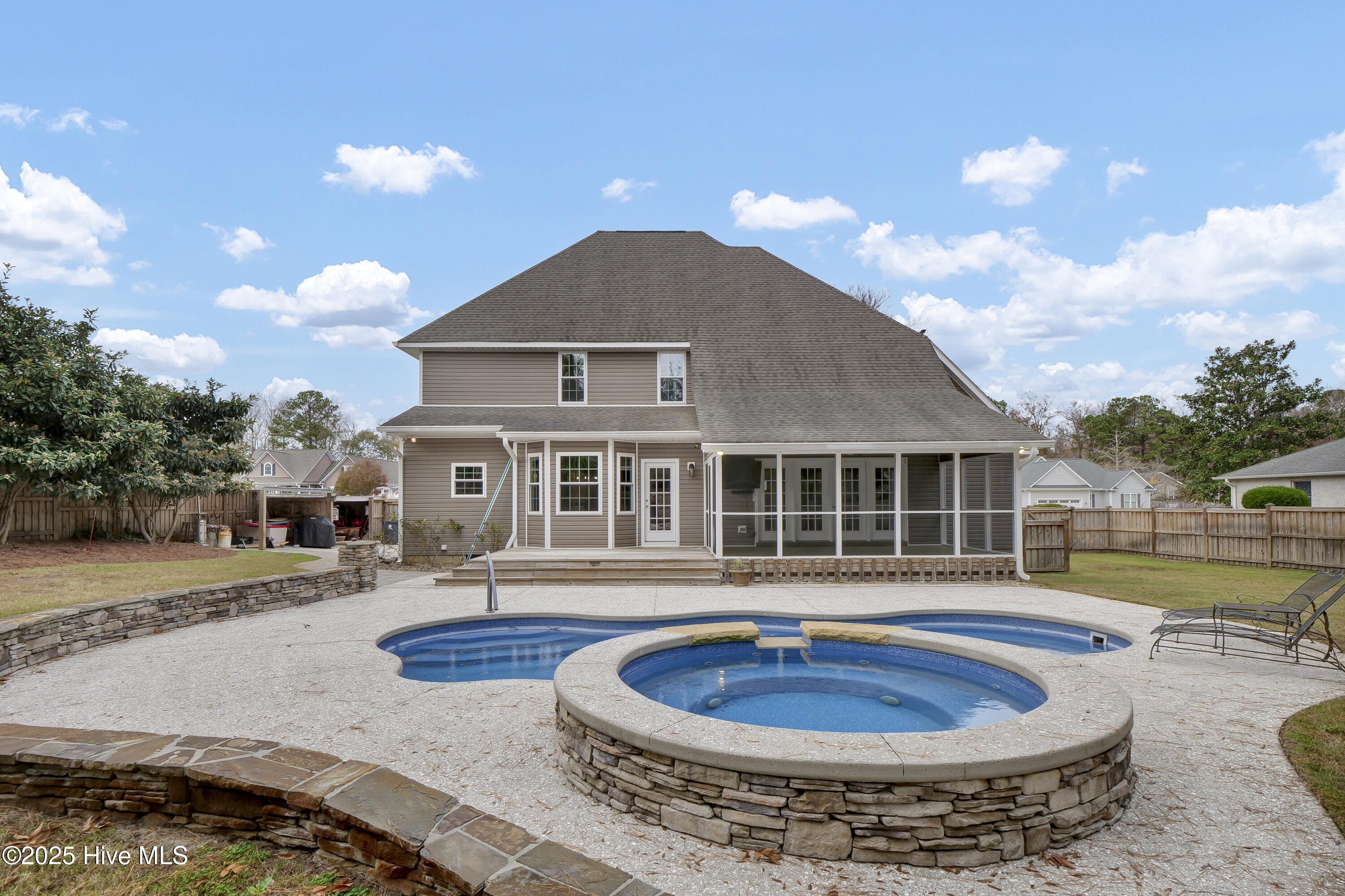 100543498 | Photo 47