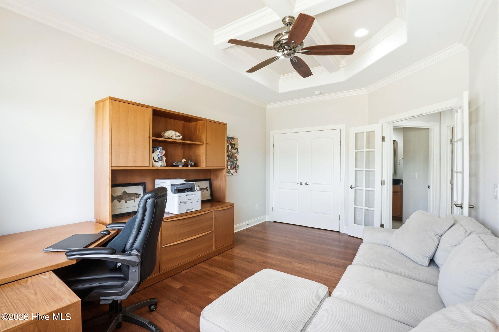 100565235 | Photo 44