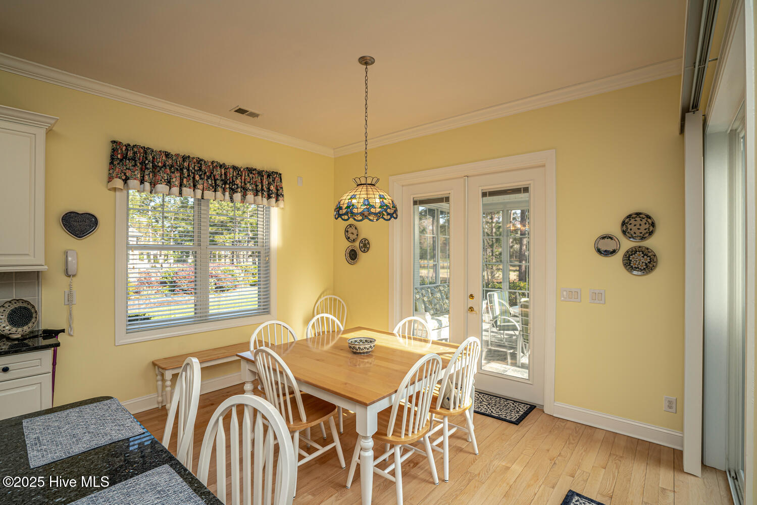 100547703 | Photo 22