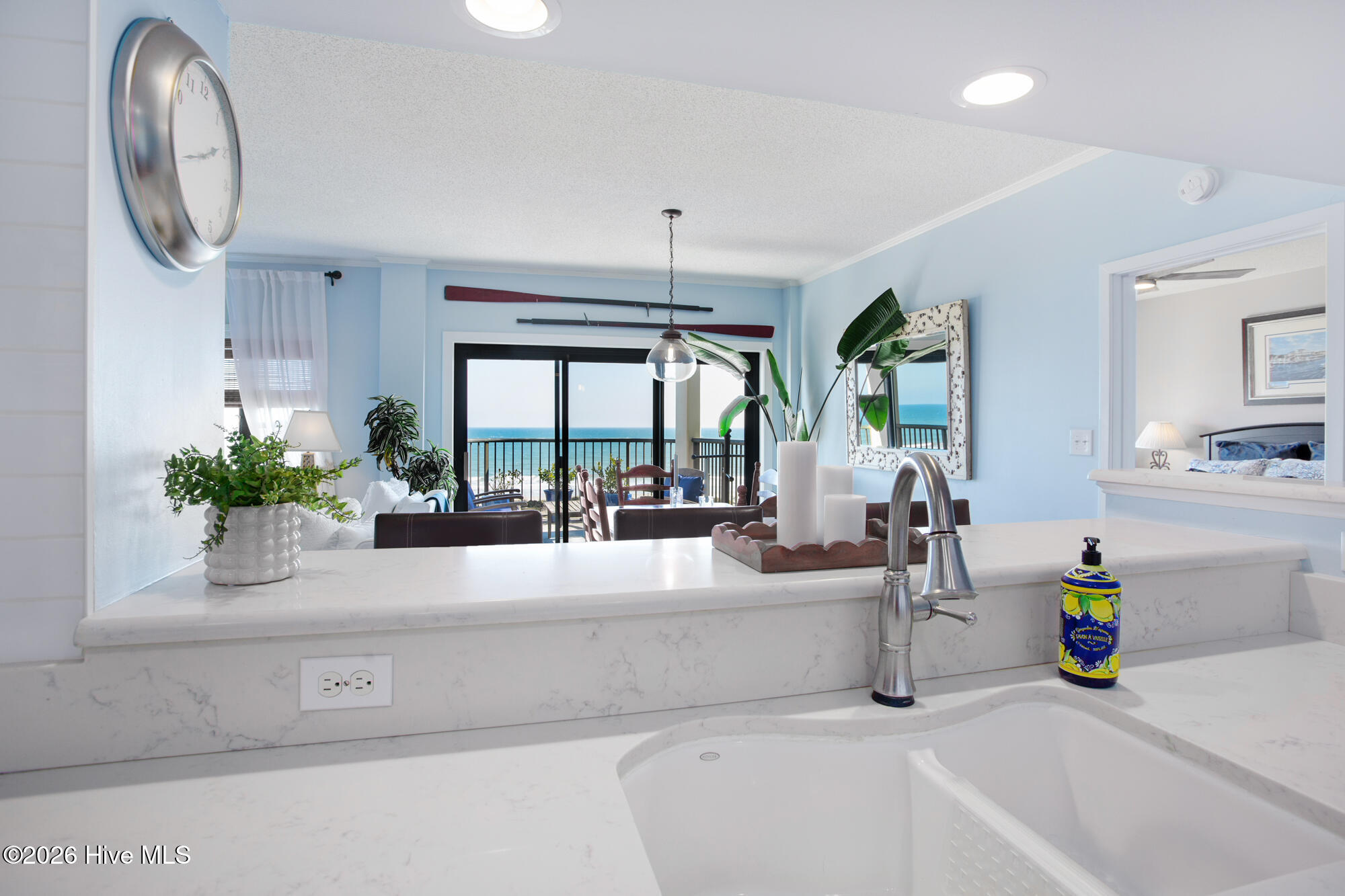 100553935 | Photo 14