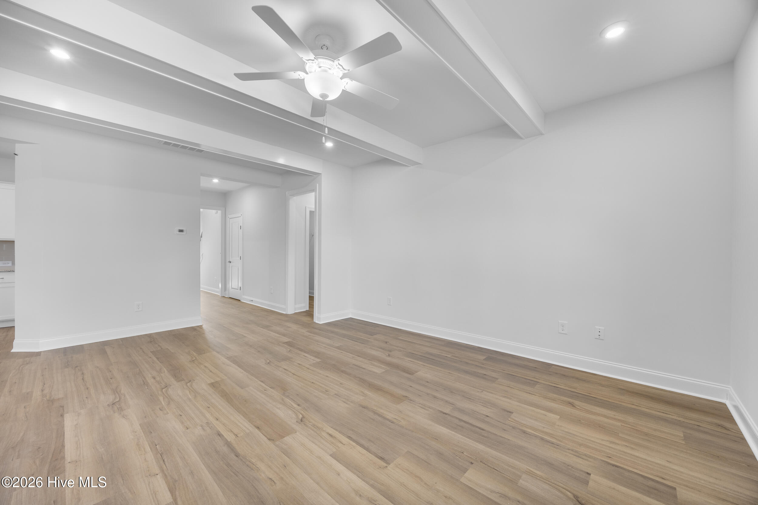 100527051 | Photo 19